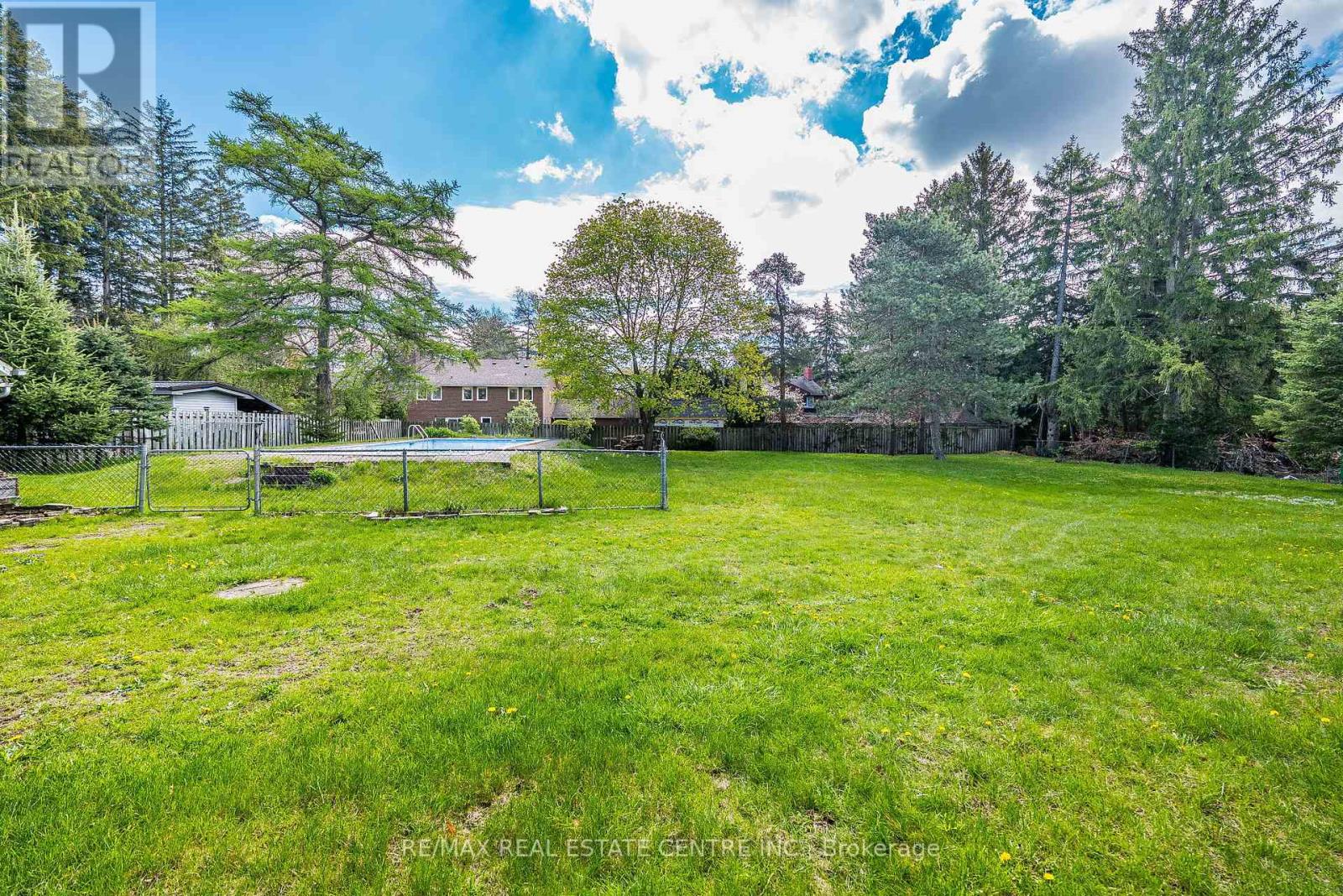 2212 MISSISSAUGA ROAD - 11