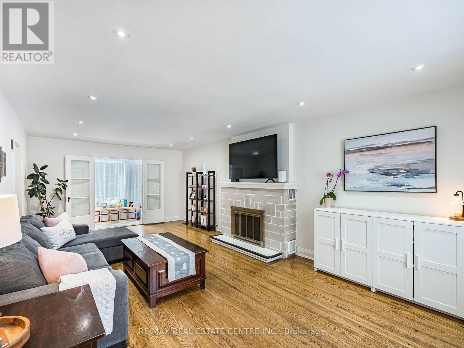 2212 MISSISSAUGA ROAD - 23