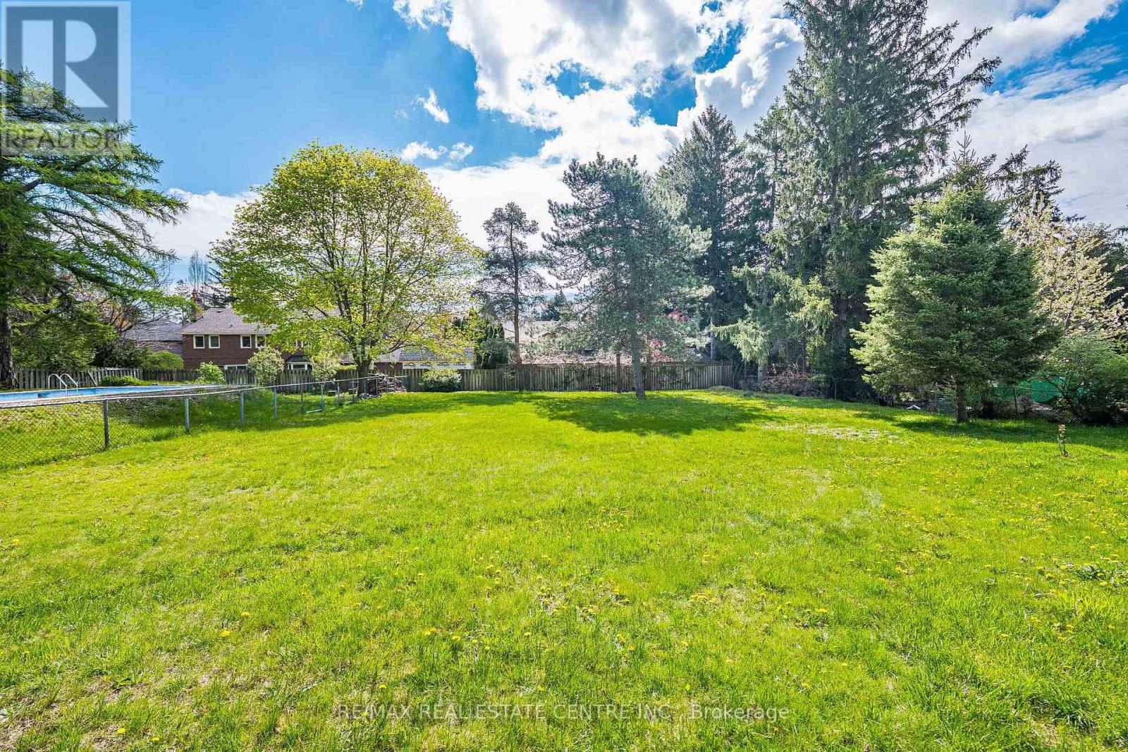 2212 MISSISSAUGA ROAD - 12
