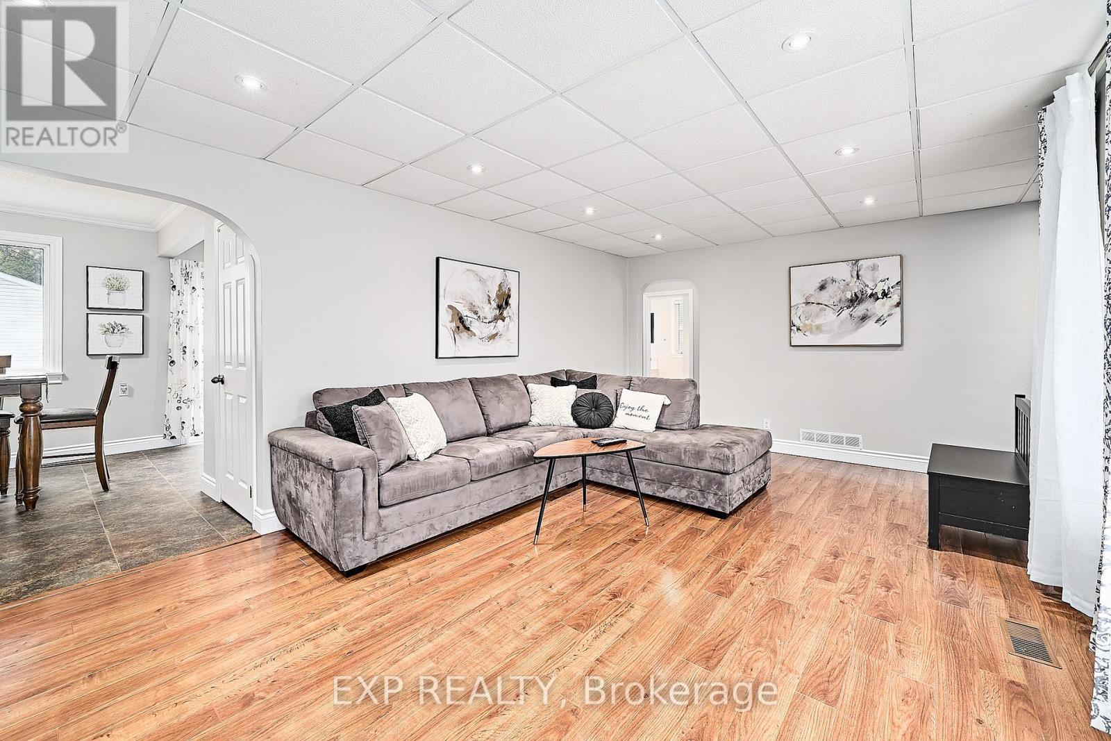 17 EASTWOOD AVENUE N - 12
