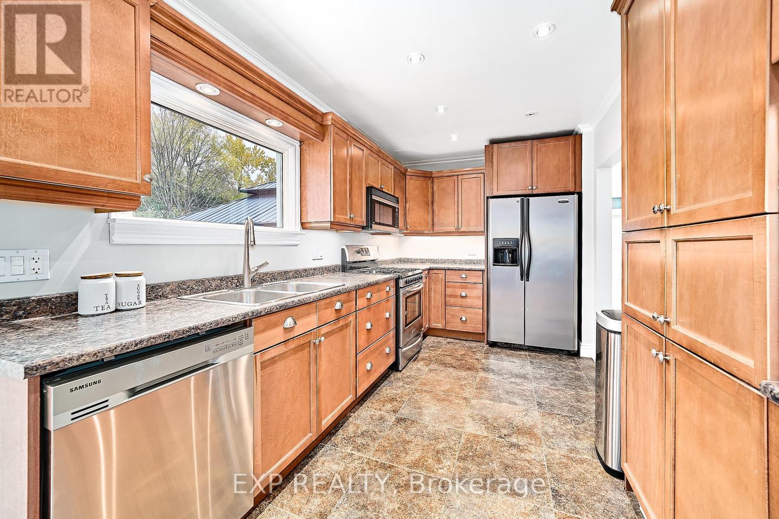17 EASTWOOD AVENUE N - 19
