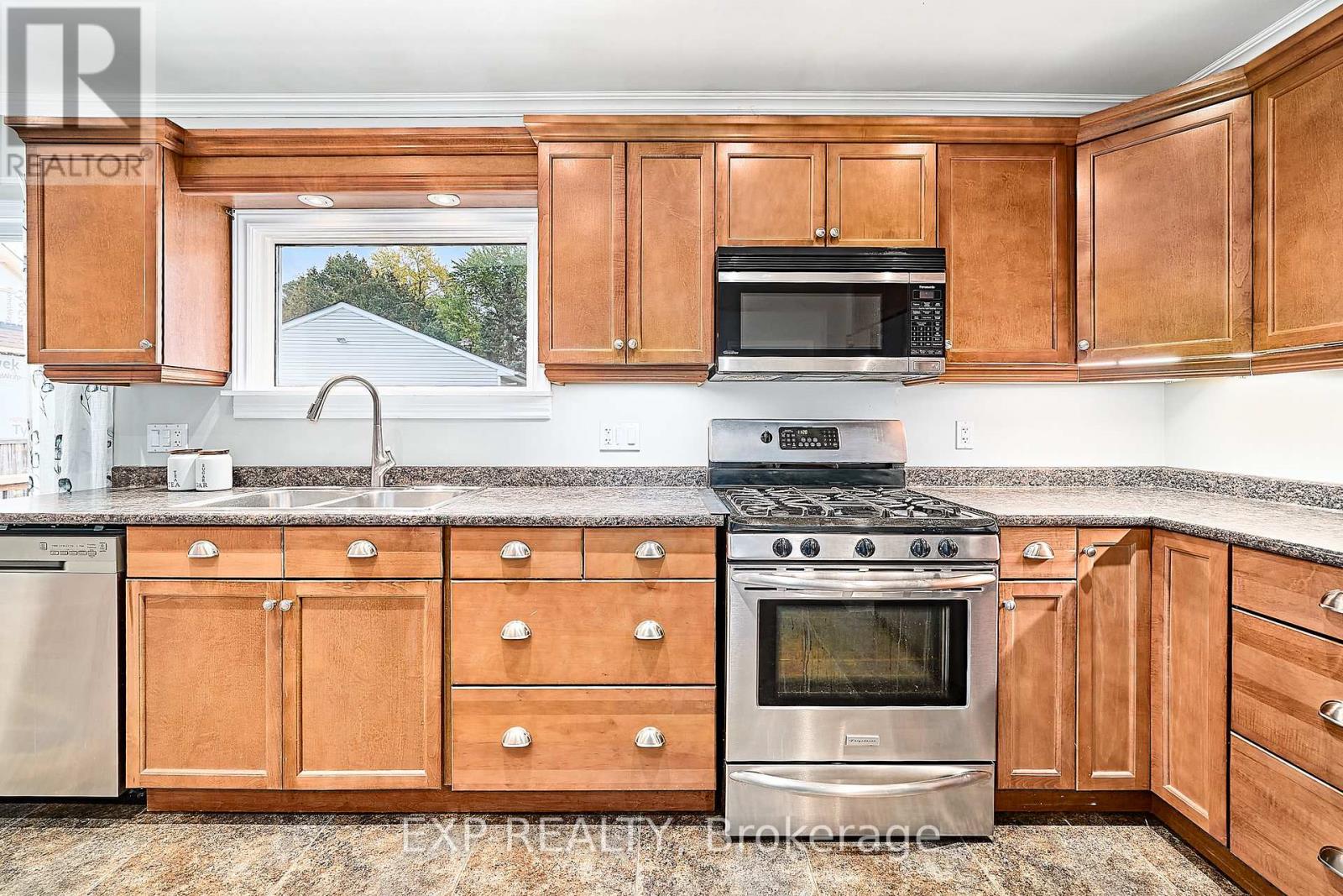 17 EASTWOOD AVENUE N - 21