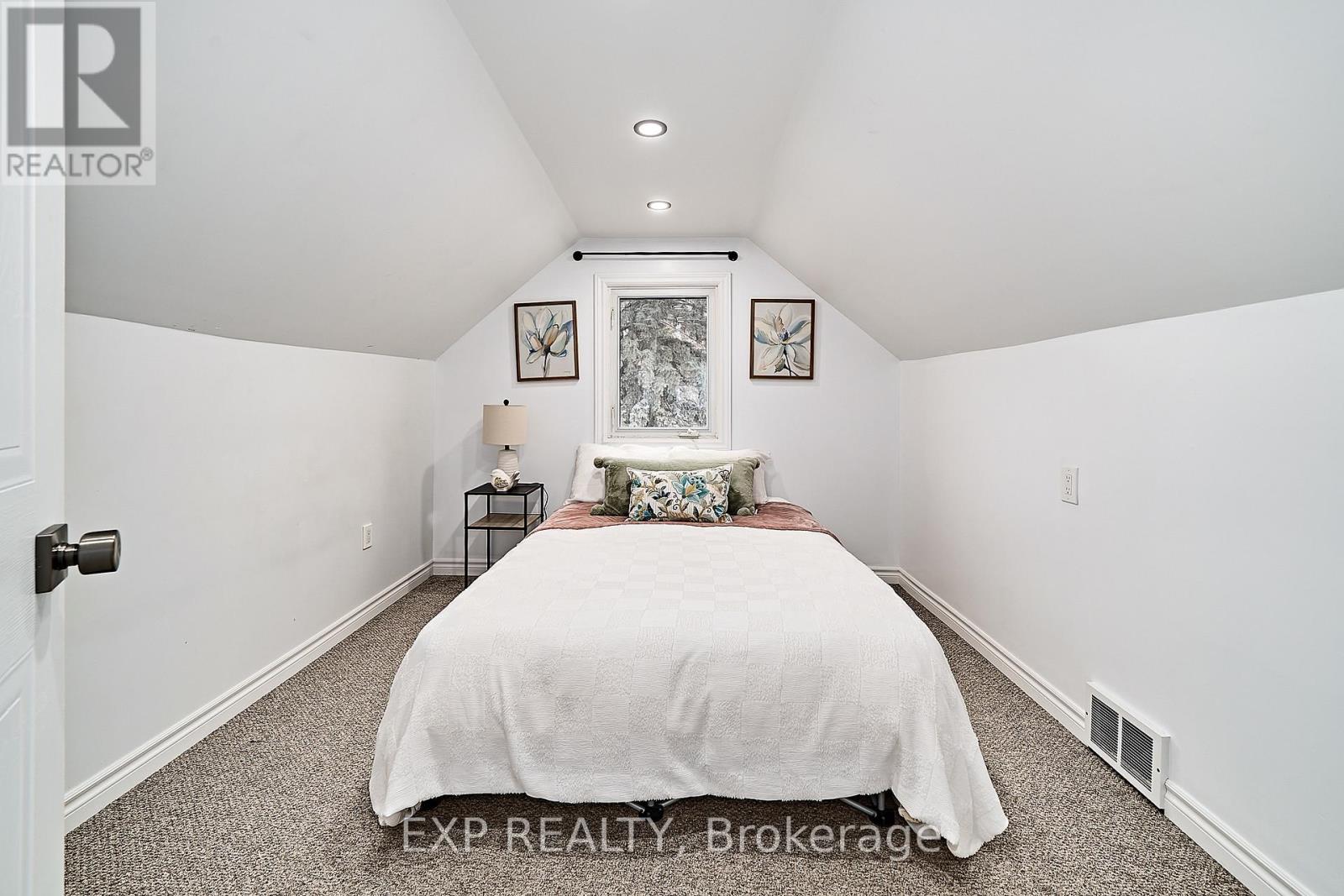 17 EASTWOOD AVENUE N - 29