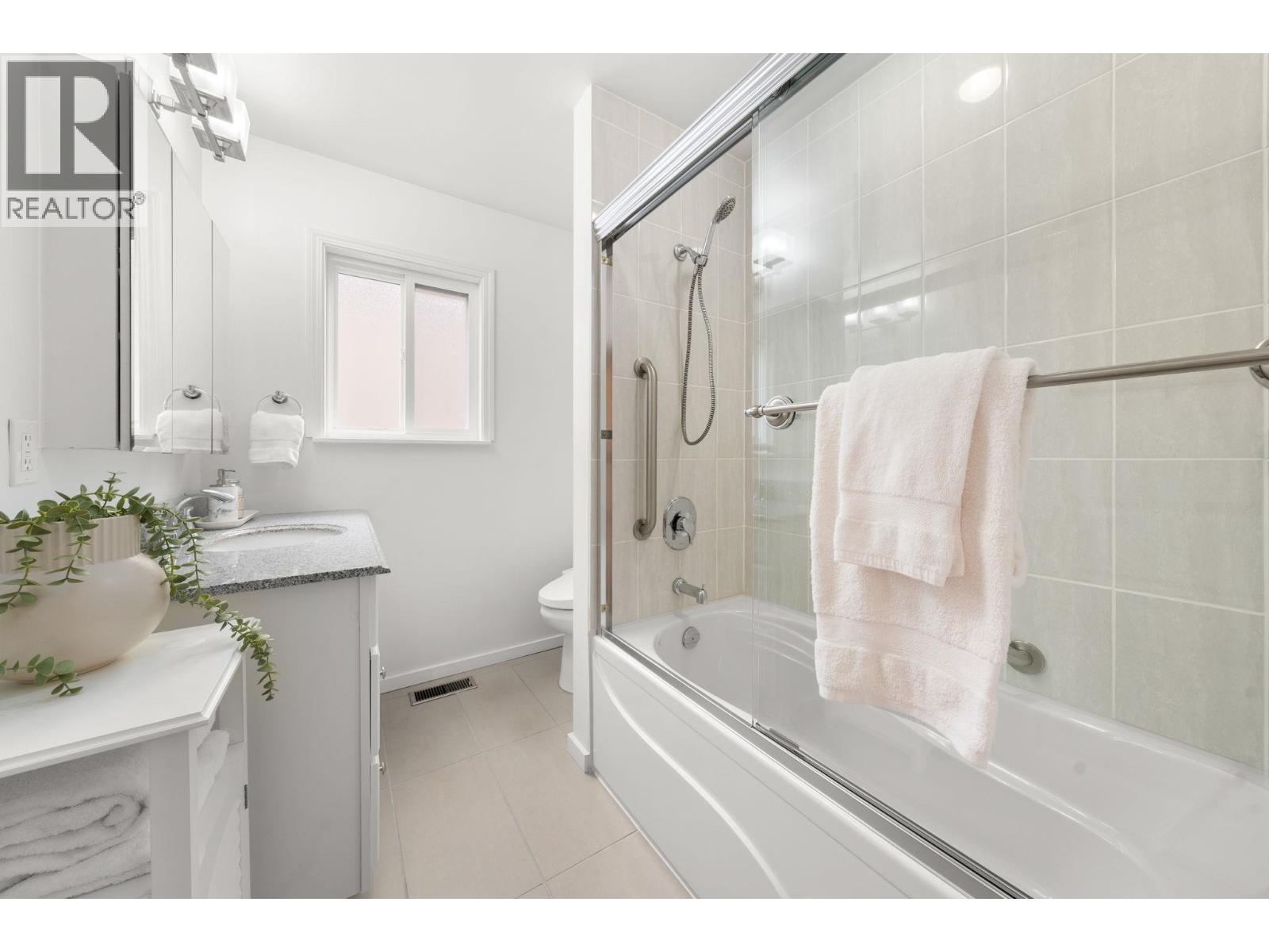 4 Bed, 2 Bath House for Sale in Burnaby – 6235 ASHWORTH AVENUE, Burnaby – MLS# R3121366 - Image 17