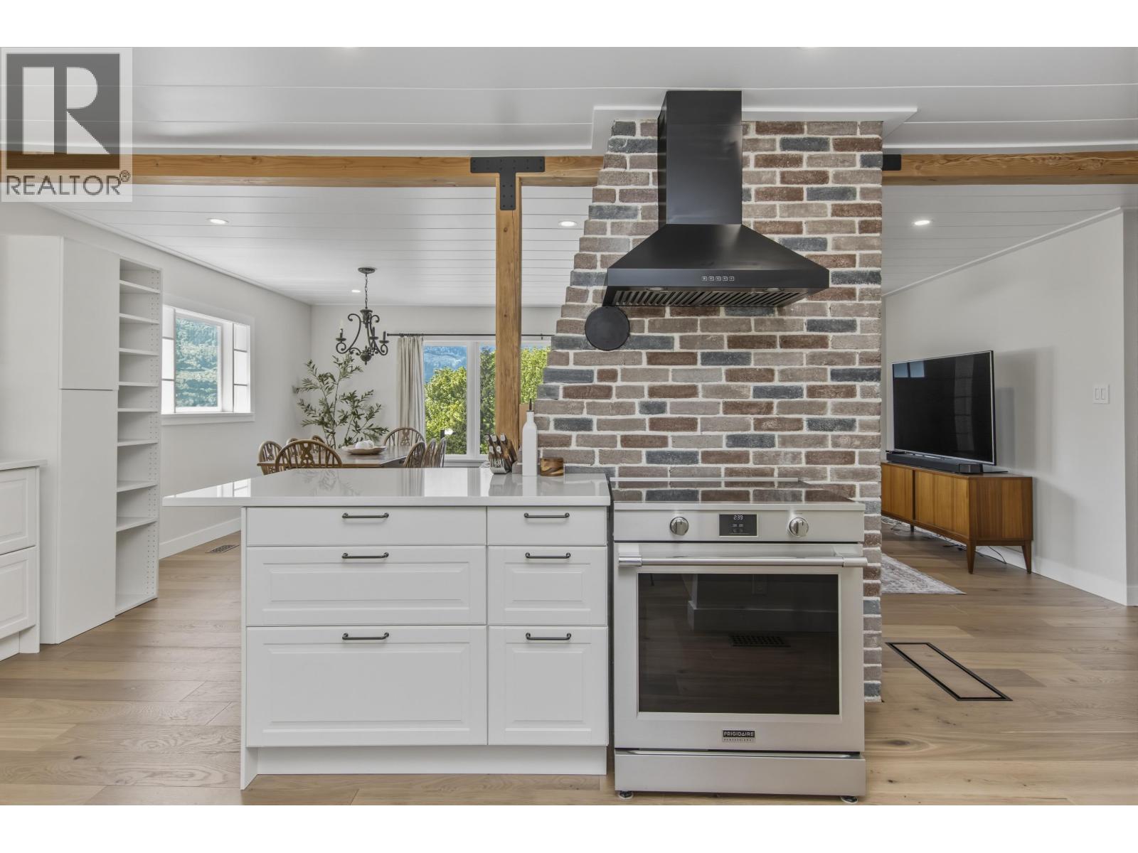 38139 CLARKE DRIVE, Squamish