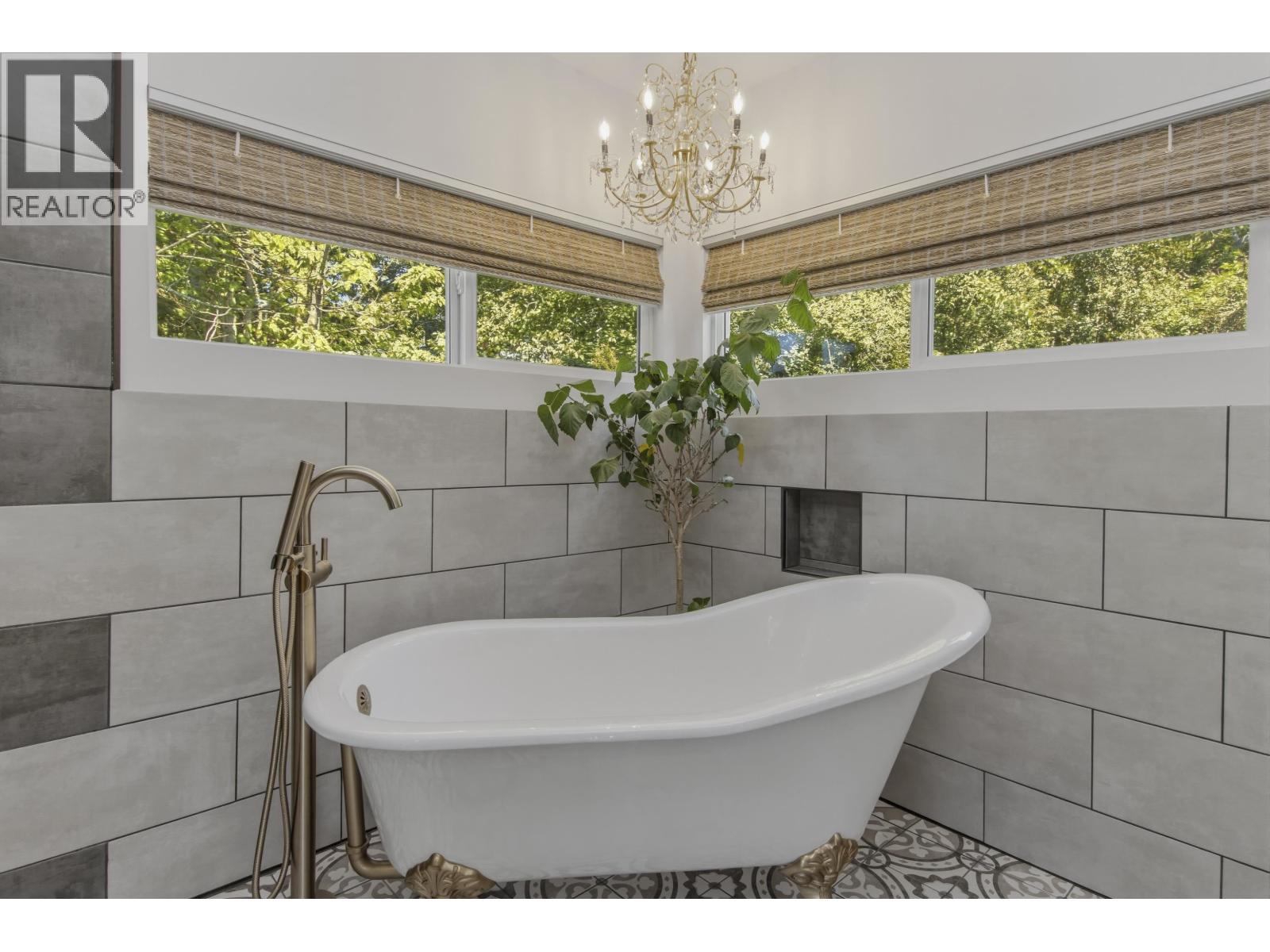 38139 CLARKE DRIVE, Squamish
