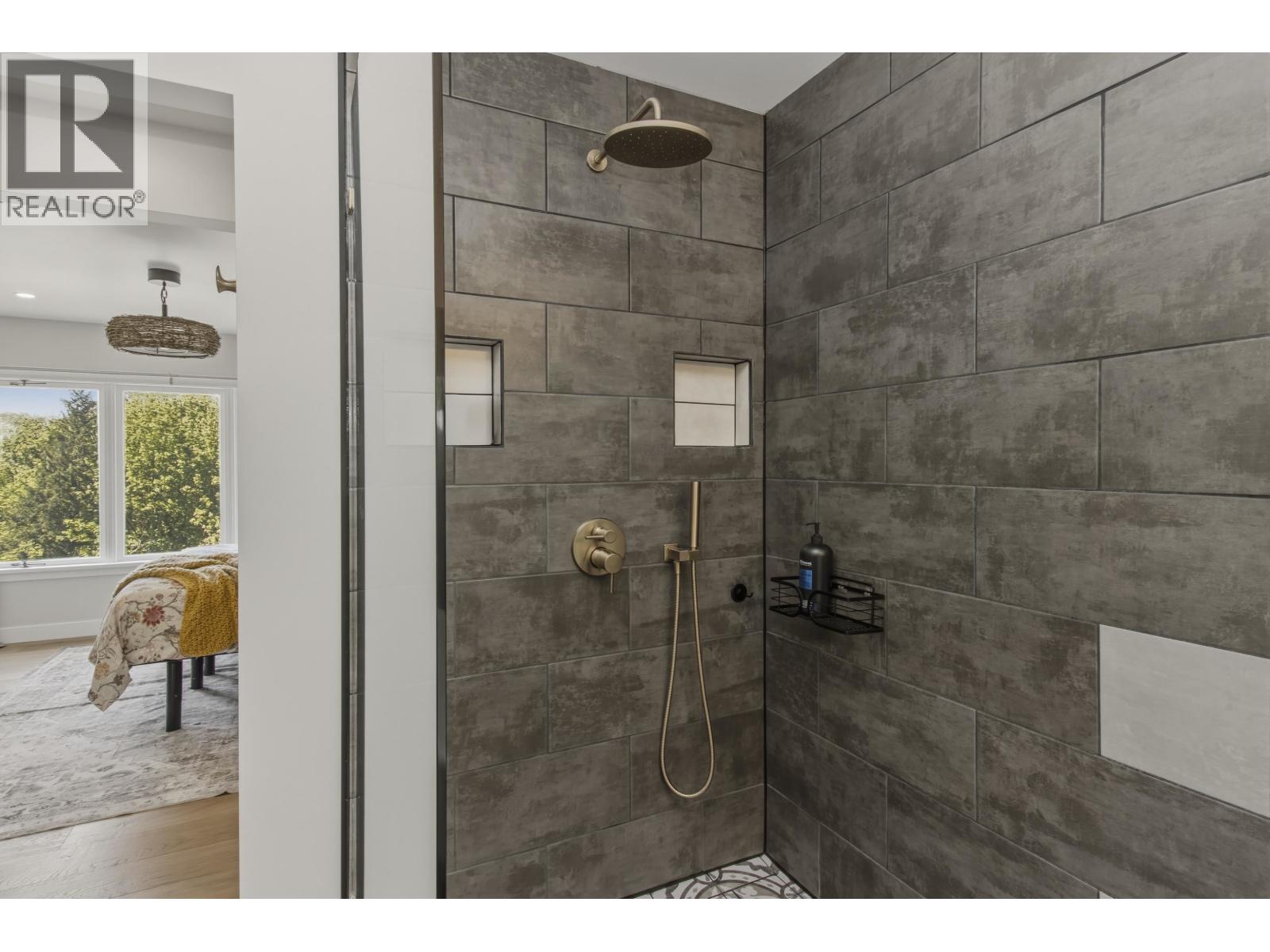 38139 CLARKE DRIVE, Squamish