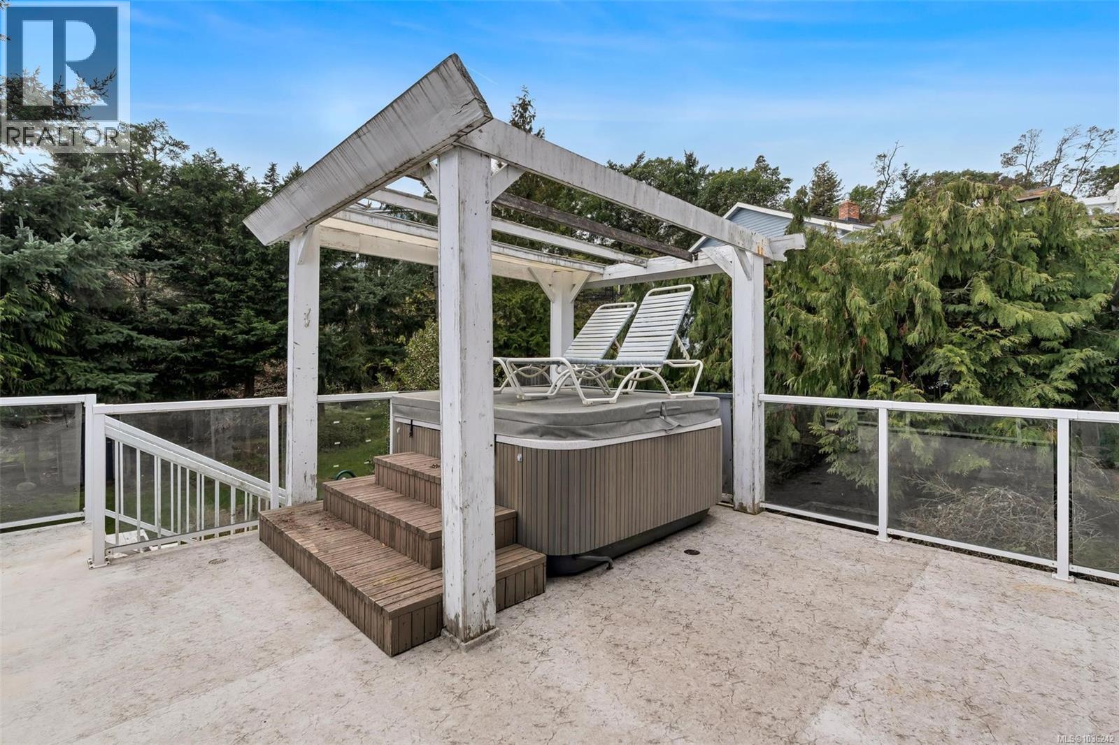 711 Bexhill Rd - 32