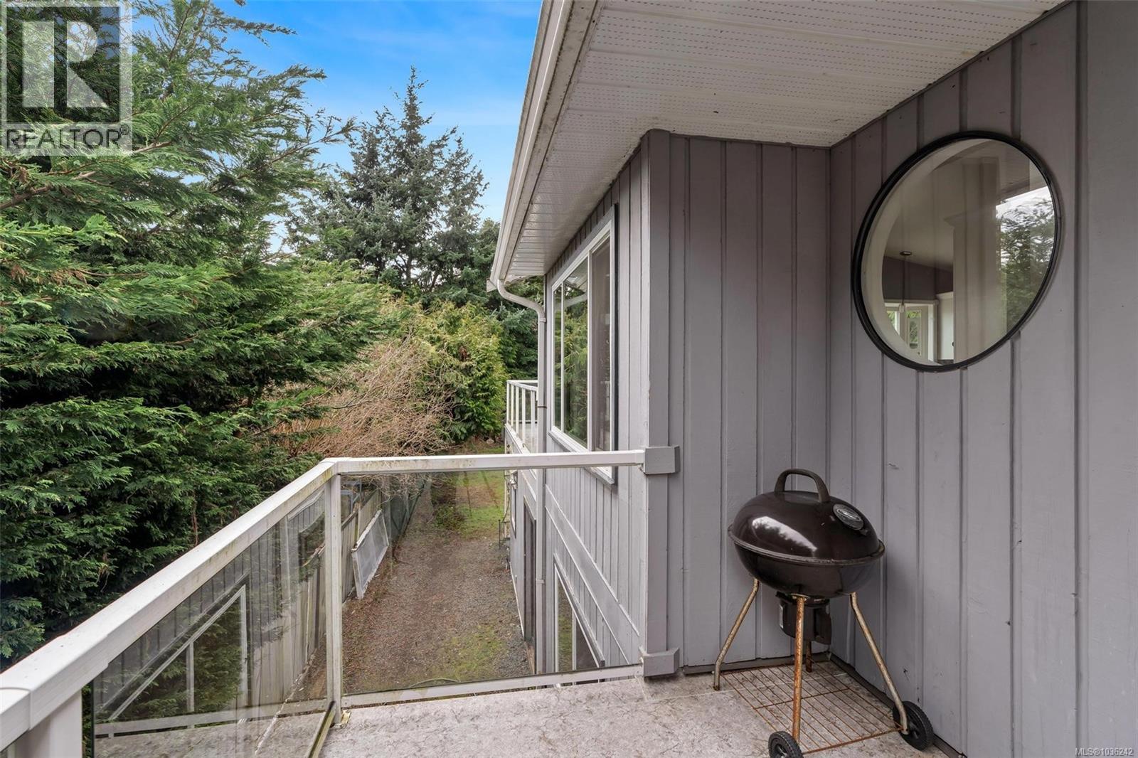 711 Bexhill Rd - 33