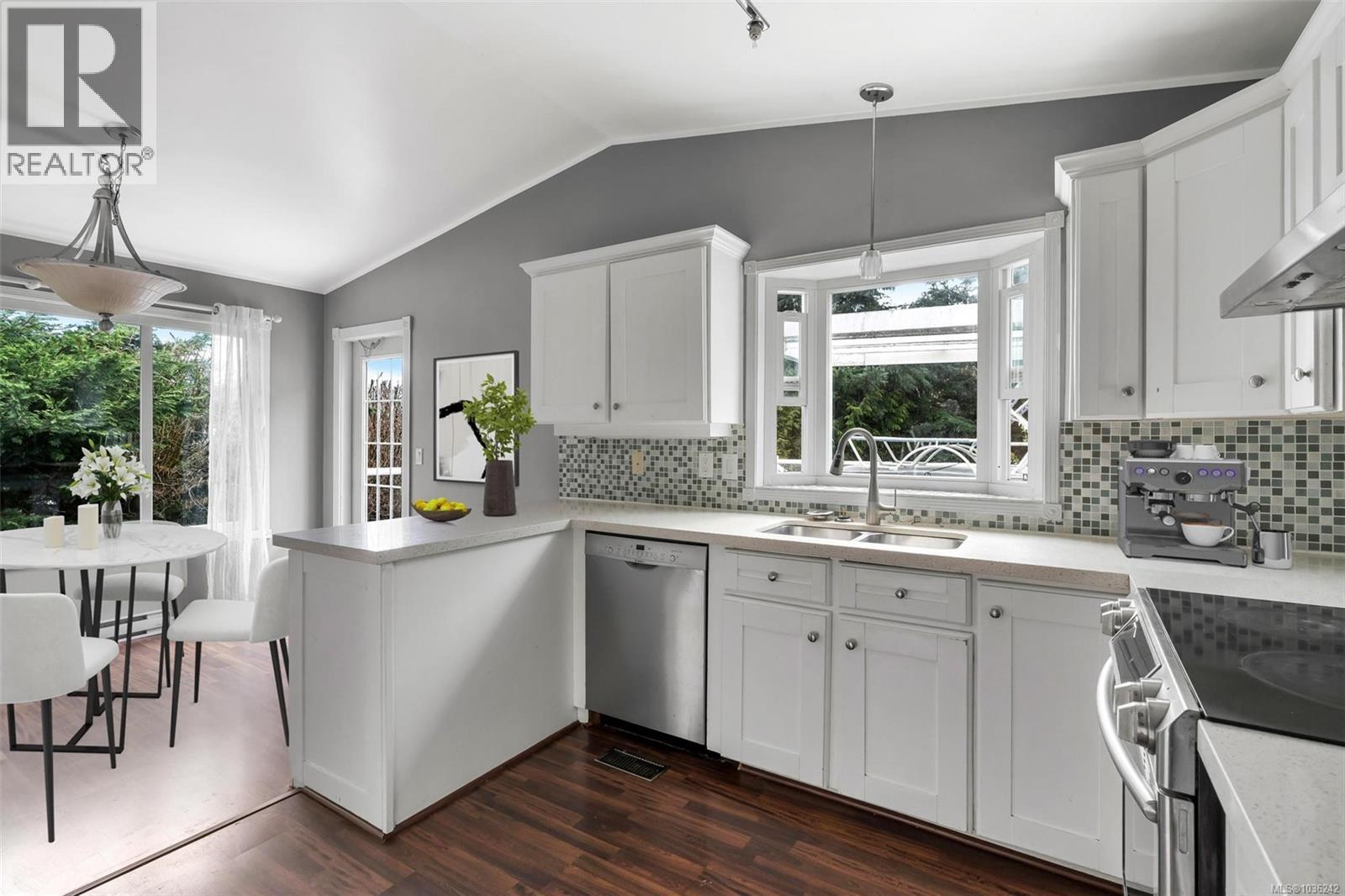 711 Bexhill Rd - 8