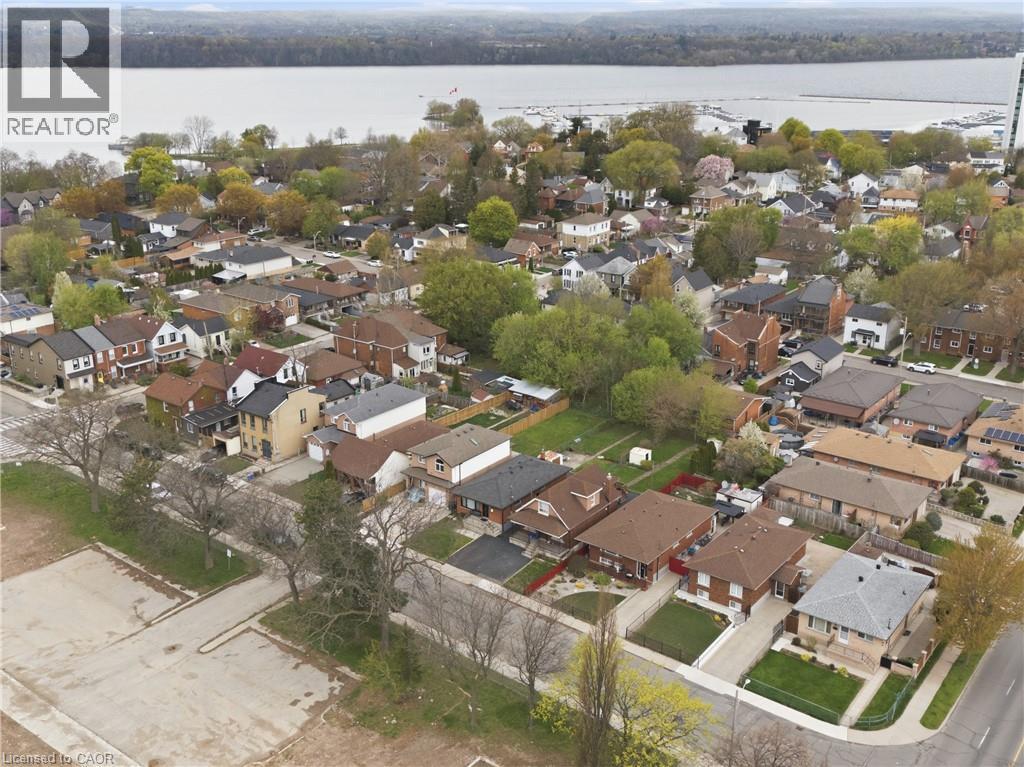 18 FERRIE Street W, Hamilton, Ontario, L8L1C5 — Photo 3
