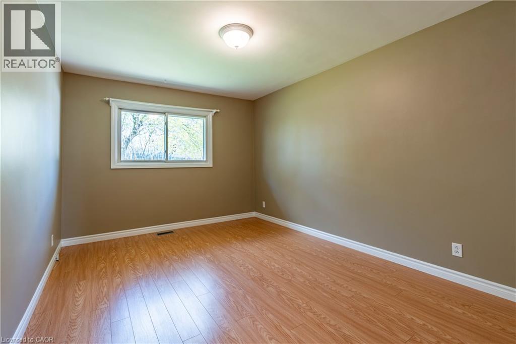 104 BONIFACE Avenue, Kitchener, Ontario, N2C1L9 — Photo 4