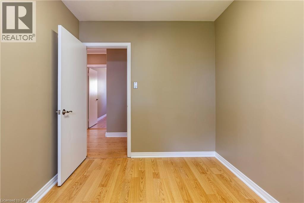 104 BONIFACE Avenue, Kitchener, Ontario, N2C1L9 — Photo 5