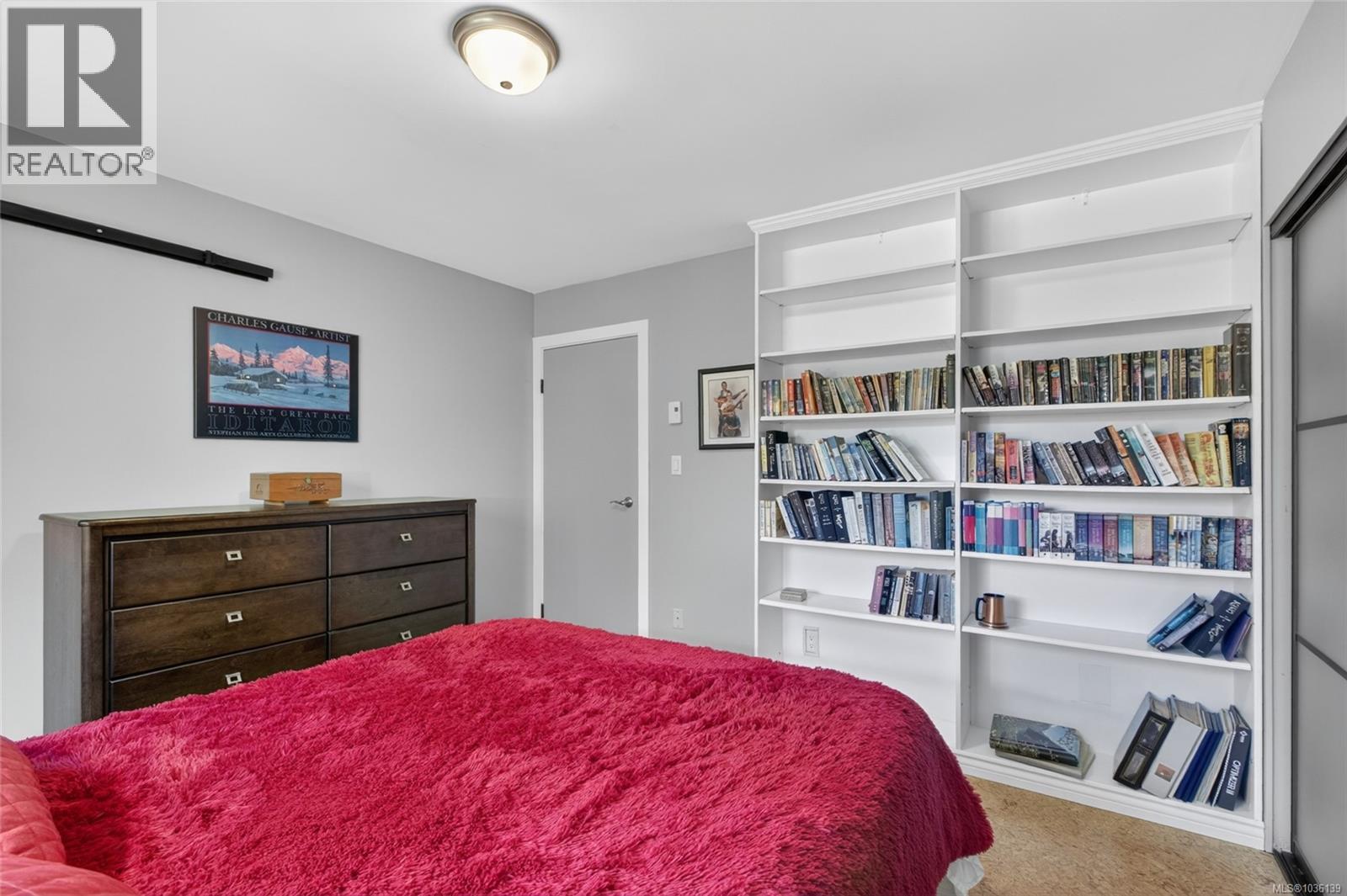450 McLean St S - 20