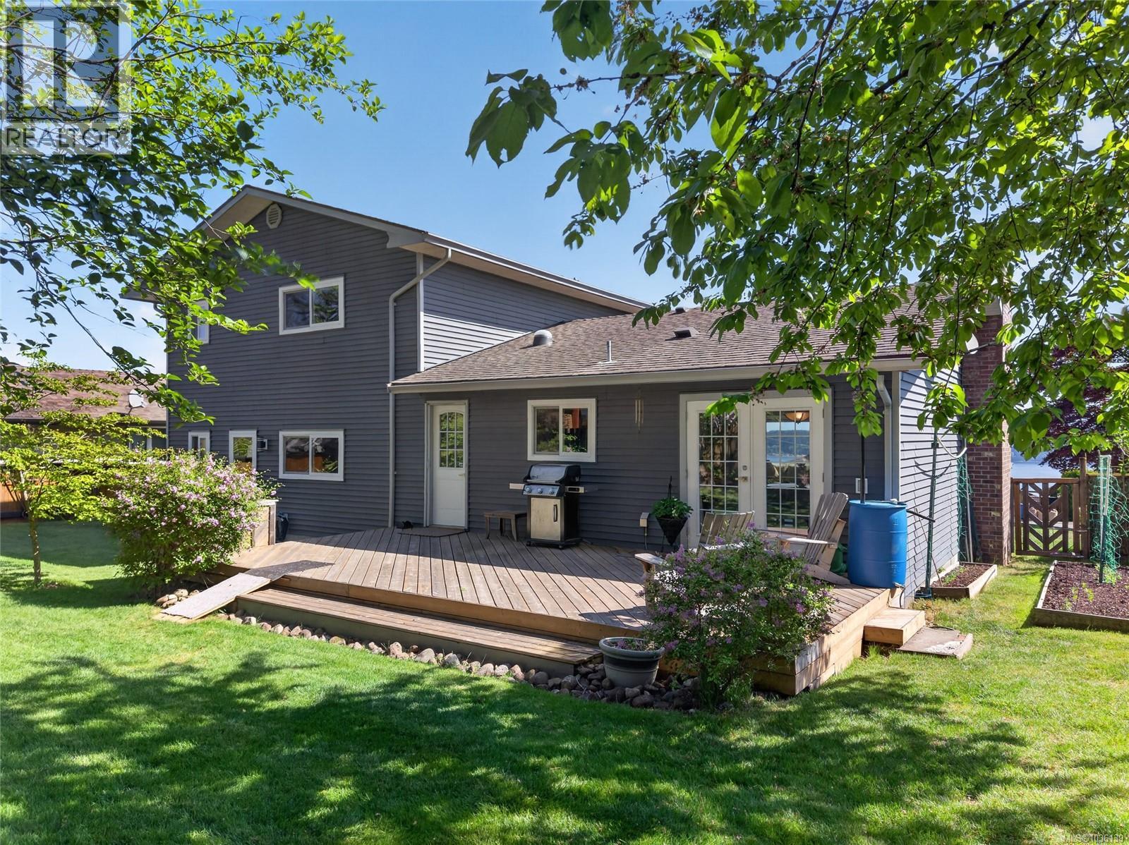 450 McLean St S - 2
