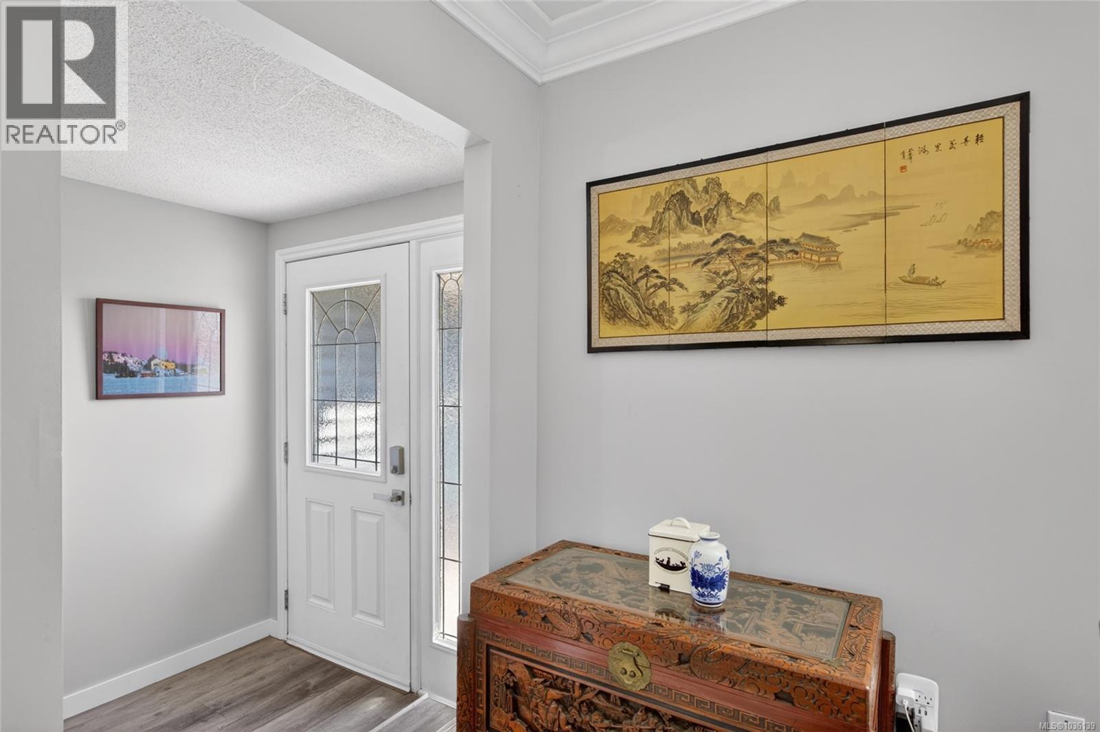 450 McLean St S - 24