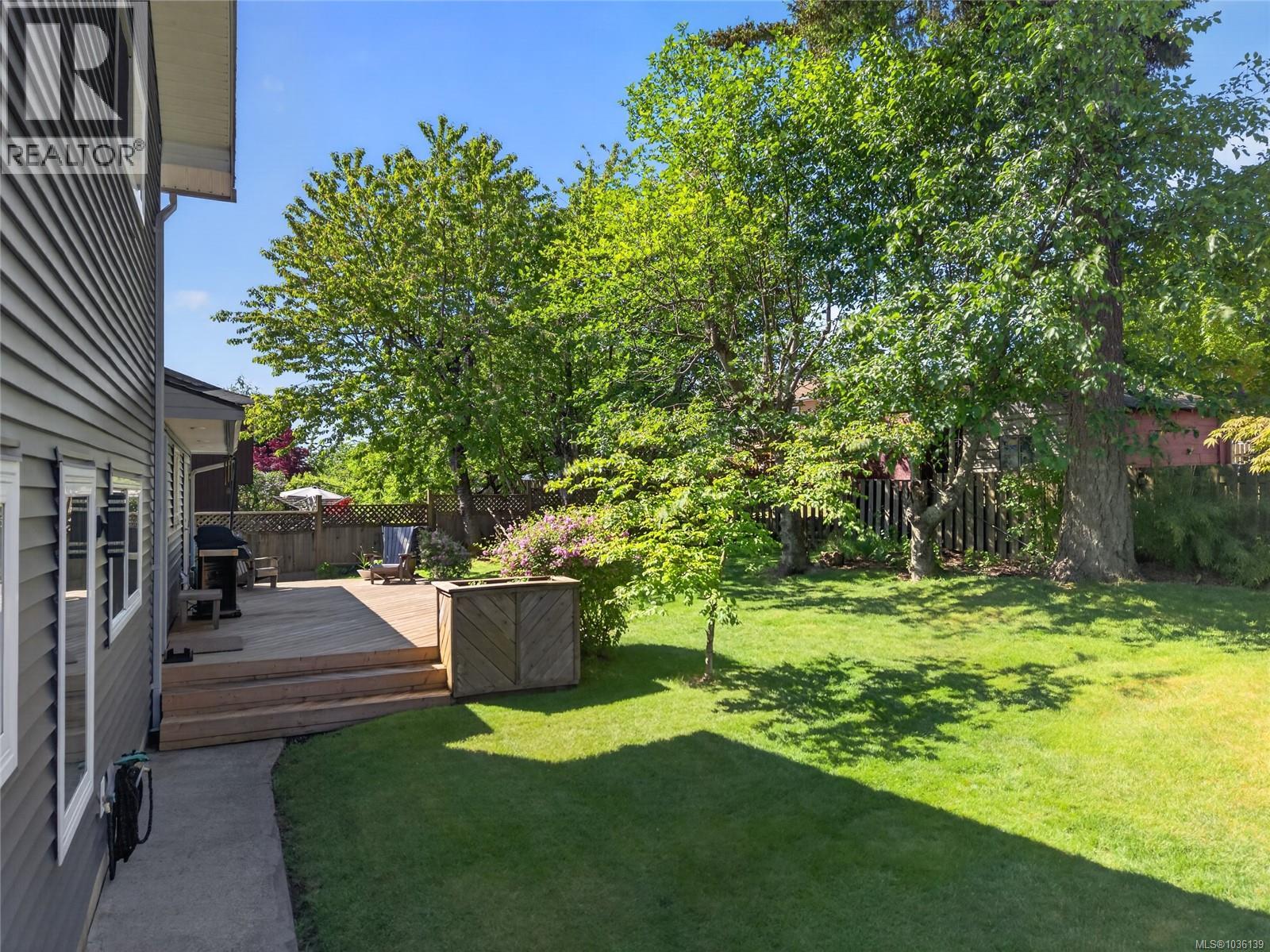 450 McLean St S - 6