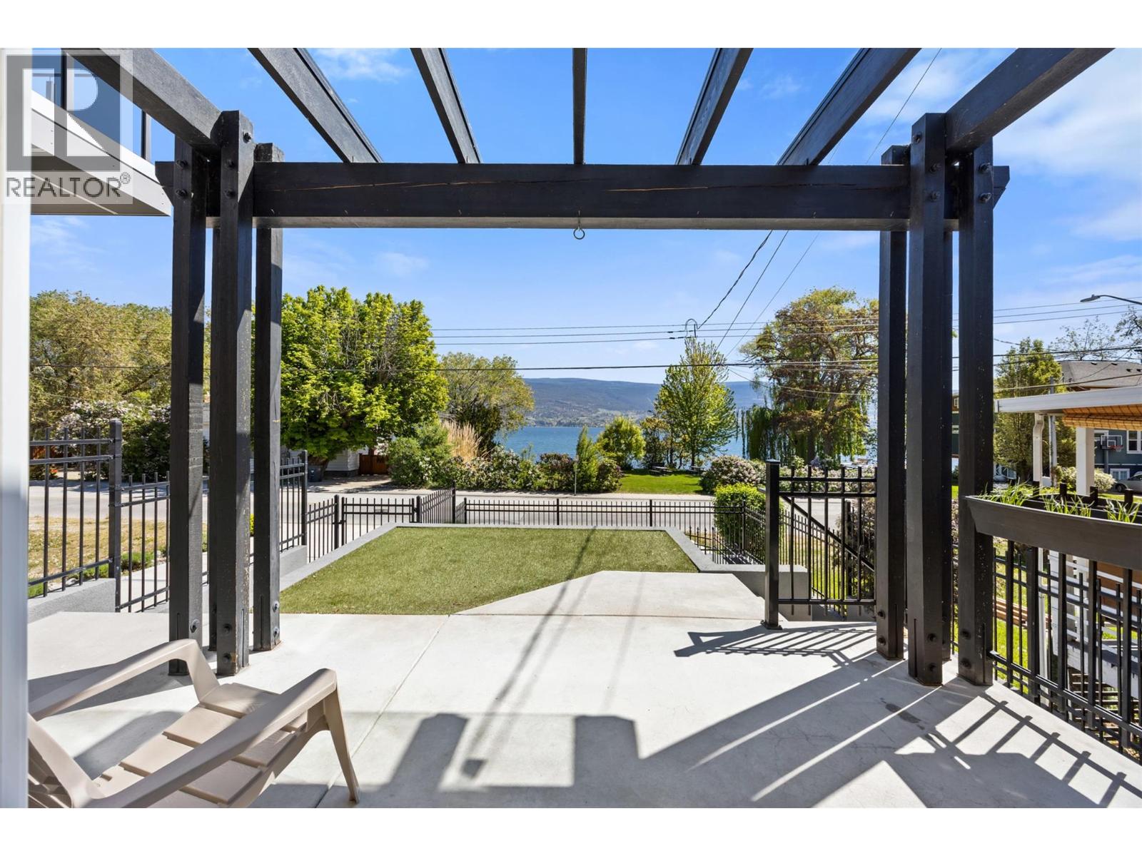 12206 Lakeshore Drive S, Summerland