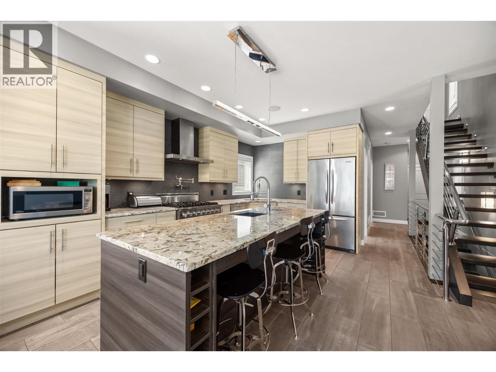 12206 Lakeshore Drive S, Summerland