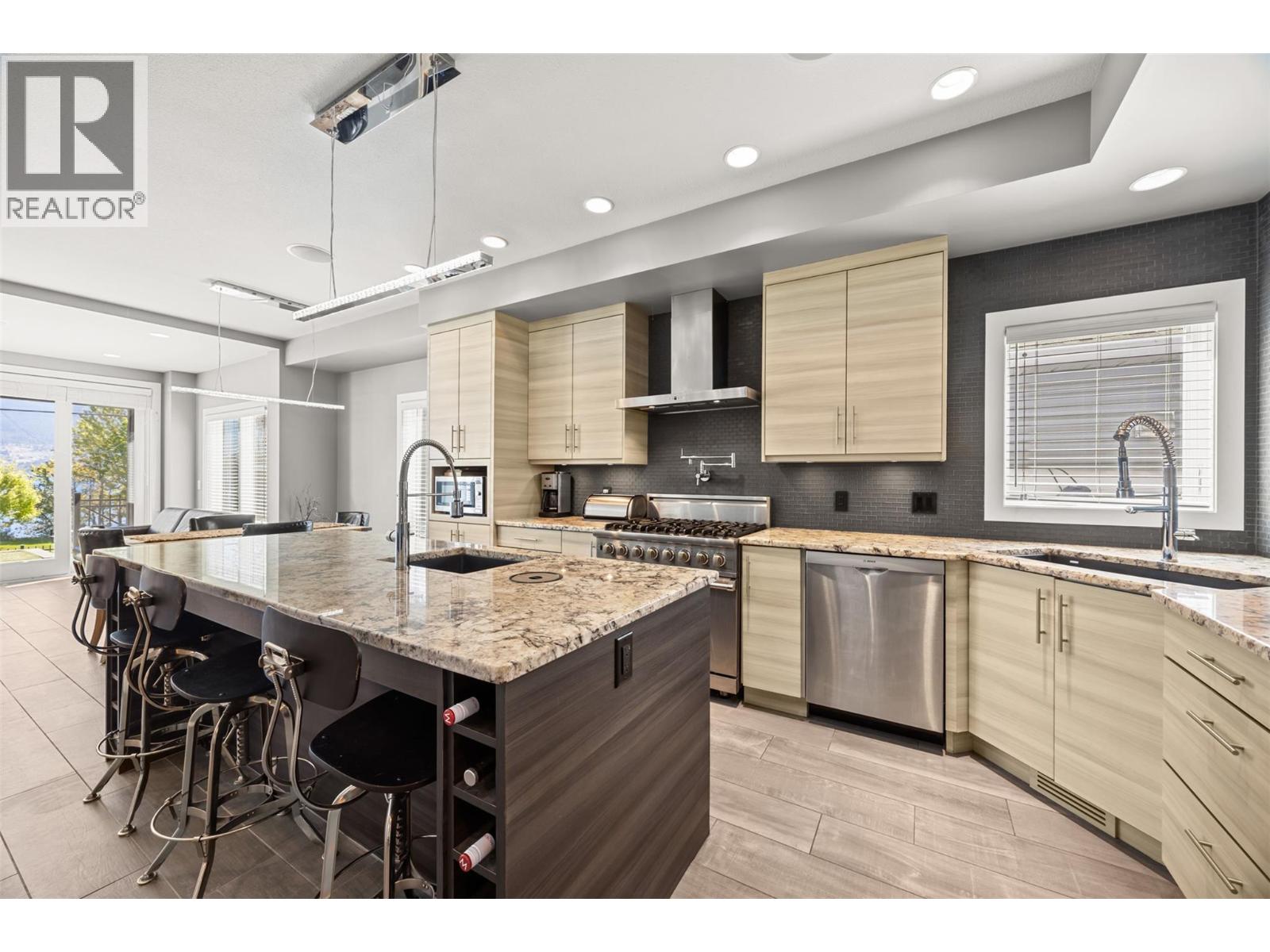 12206 Lakeshore Drive S, Summerland