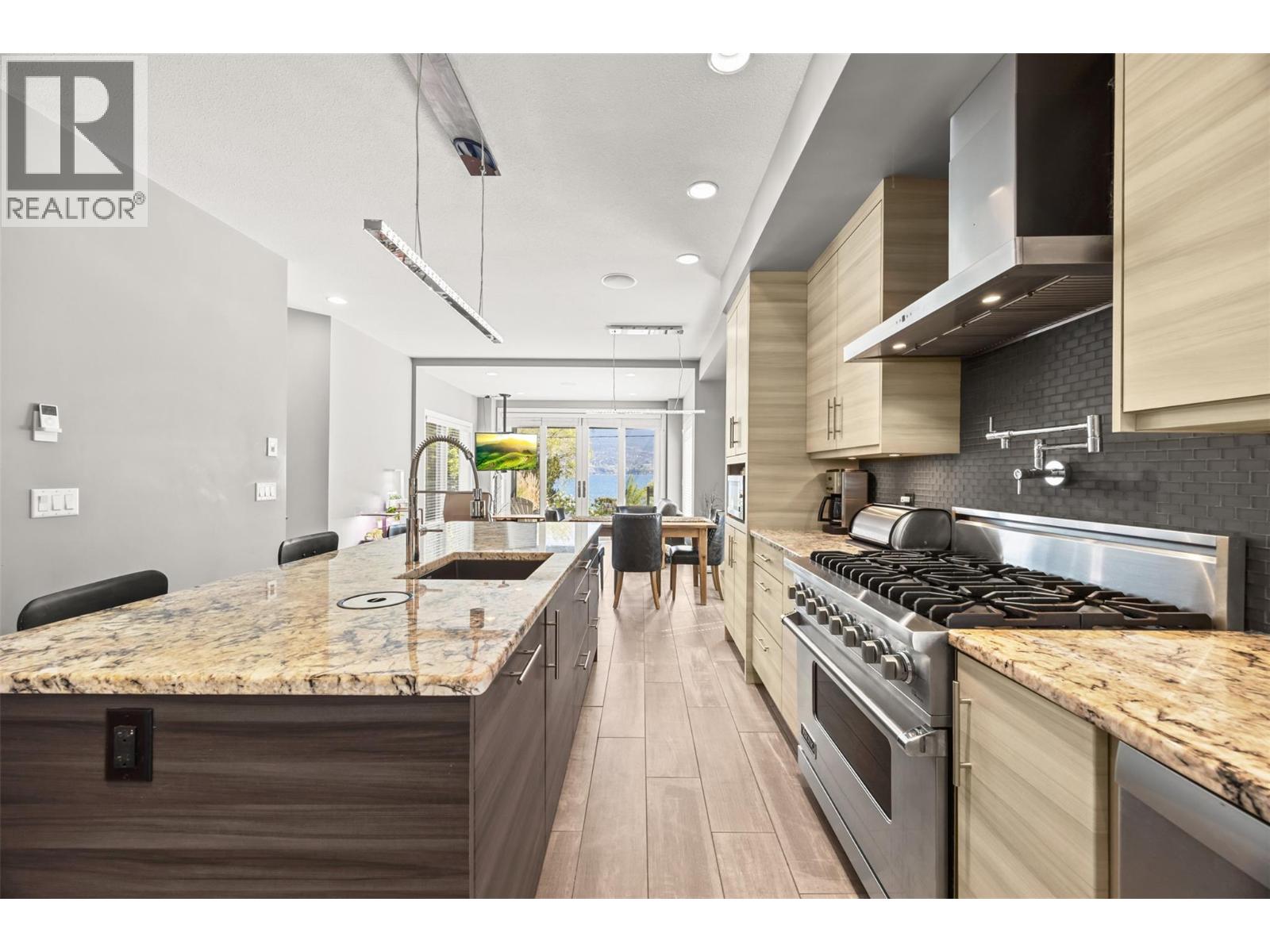 12206 Lakeshore Drive S, Summerland