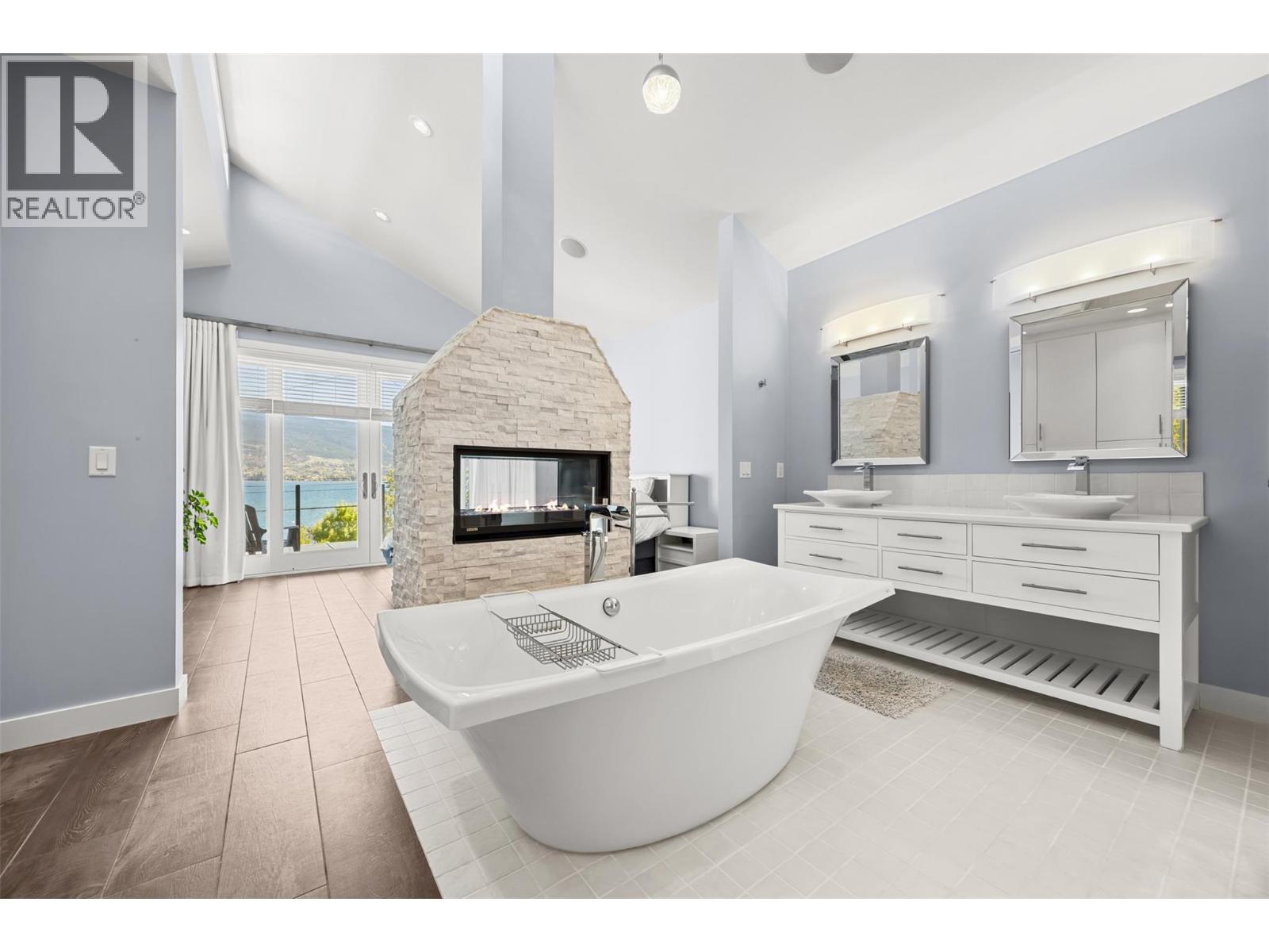 12206 Lakeshore Drive S, Summerland