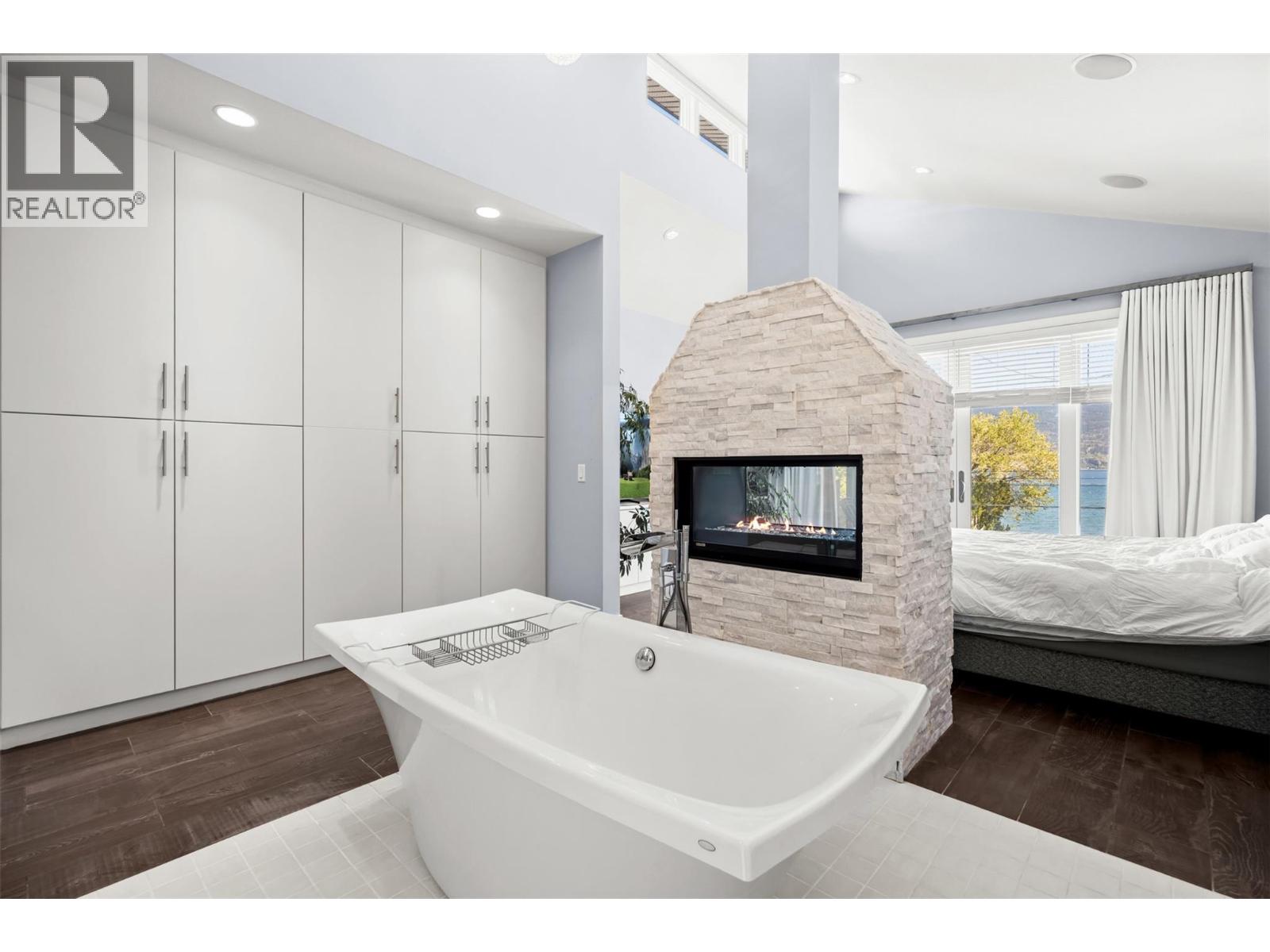 12206 Lakeshore Drive S, Summerland