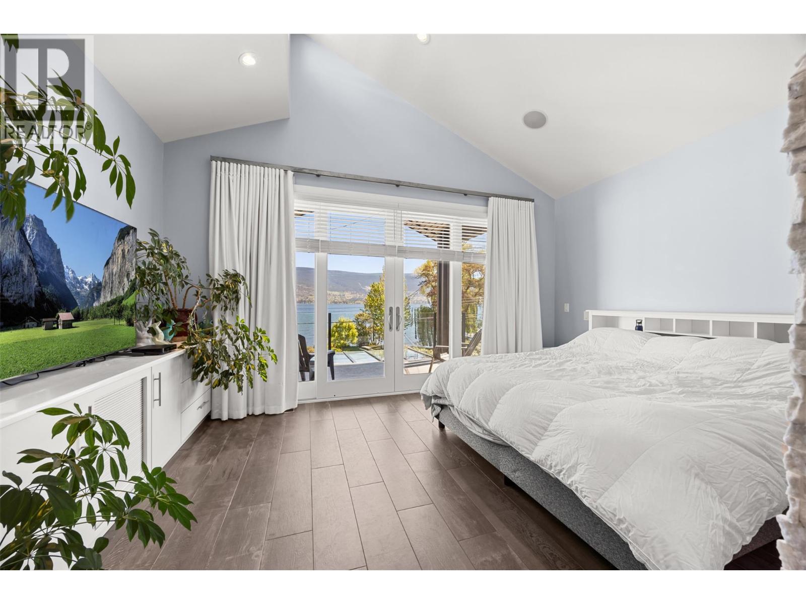 12206 Lakeshore Drive S, Summerland