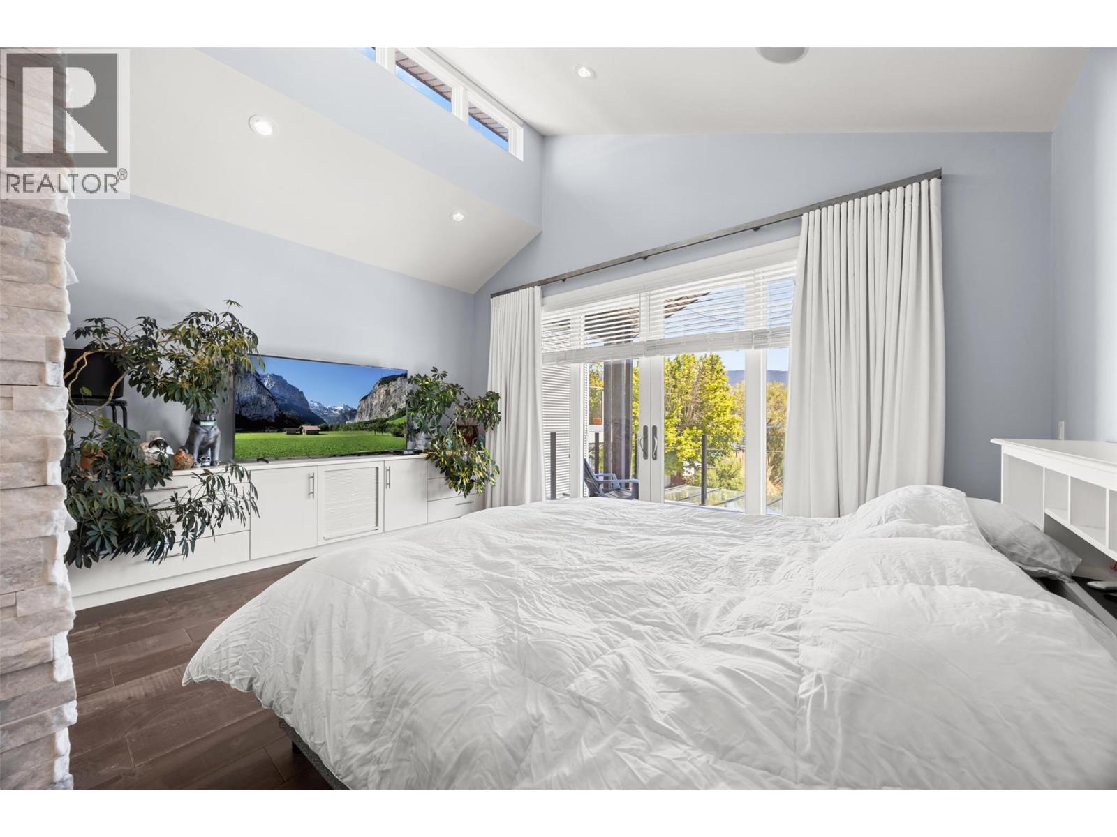 12206 Lakeshore Drive S - 34