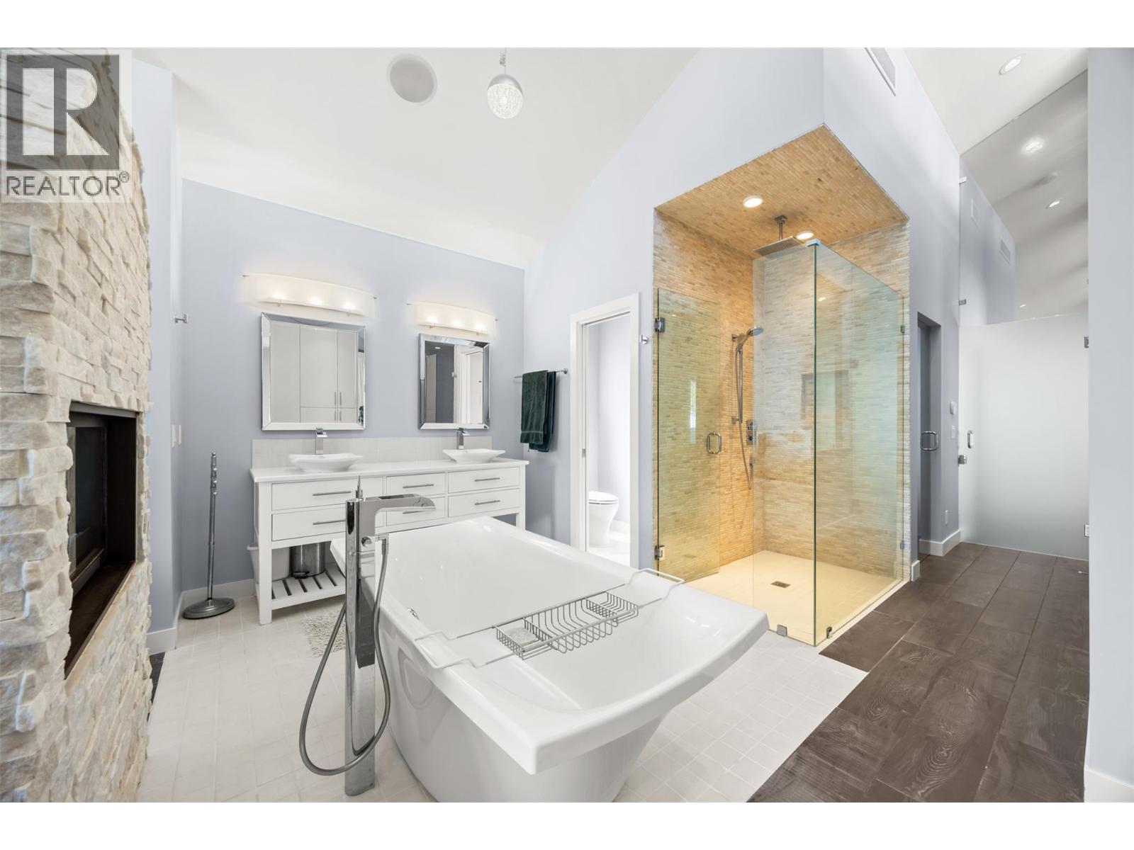 12206 Lakeshore Drive S, Summerland