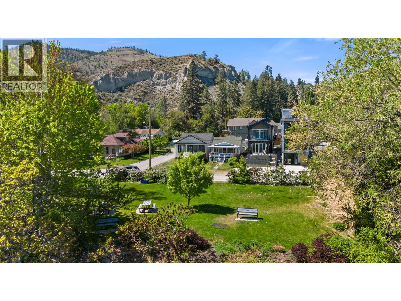 12206 Lakeshore Drive S, Summerland