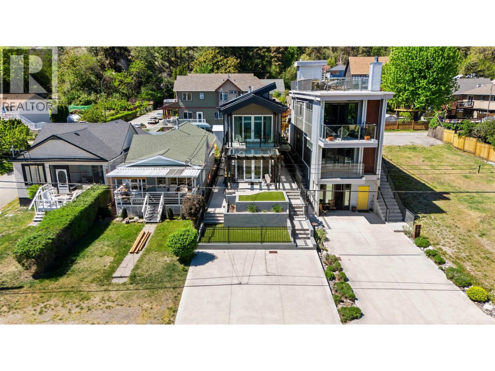 12206 Lakeshore Drive S, Summerland
