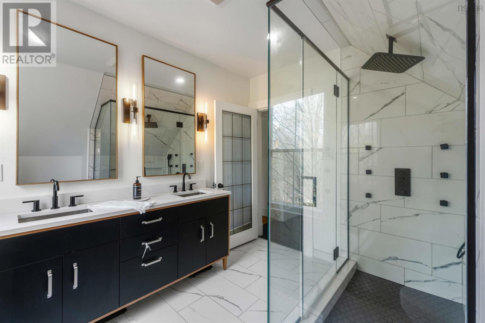 Property 3 of 44 of 383 Hawthorne Street