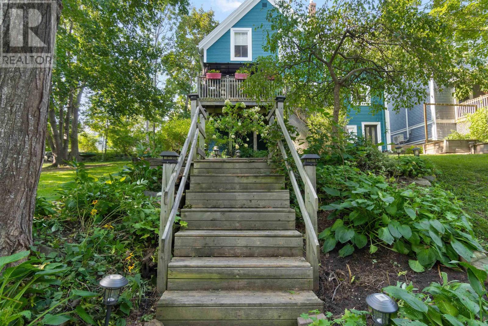 Property 28 of 44 of 383 Hawthorne Street