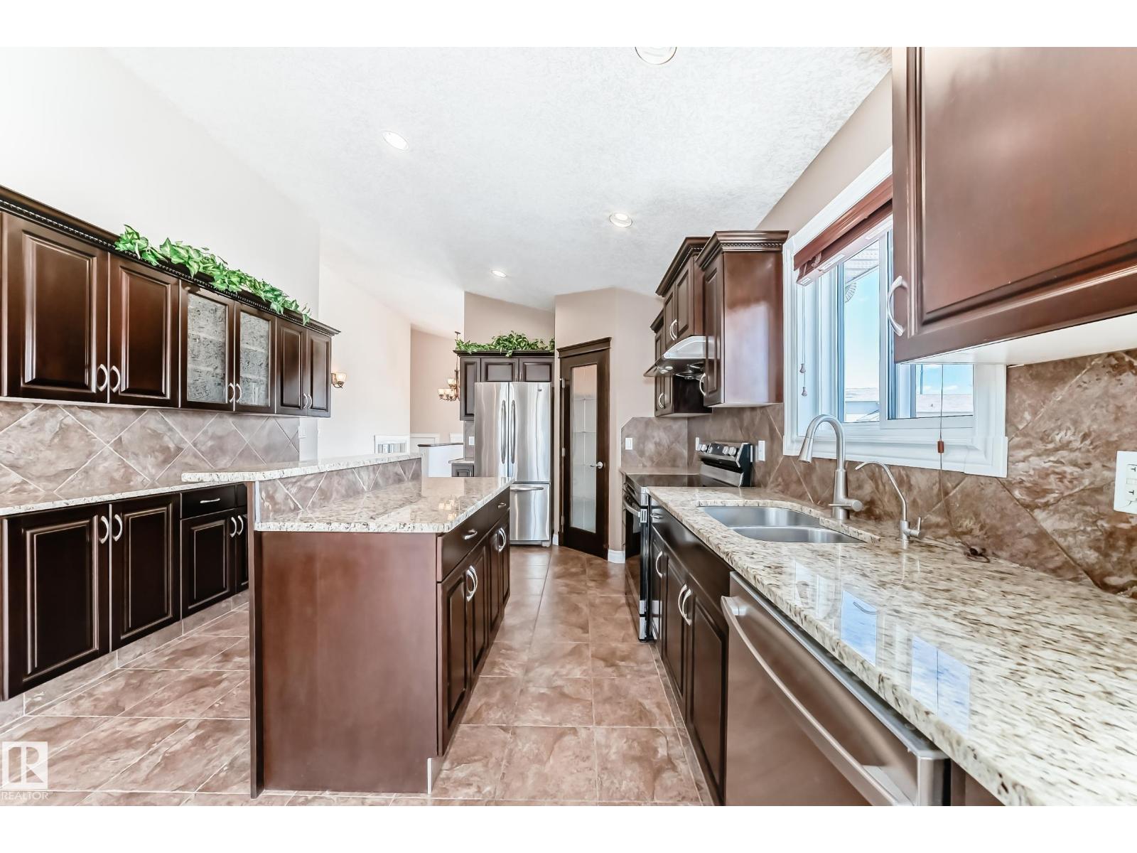 1221 CUNNINGHAM DR SW, Edmonton