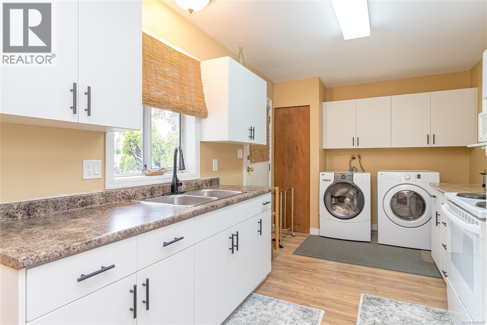 #8 3208 Gibbins Rd - 12