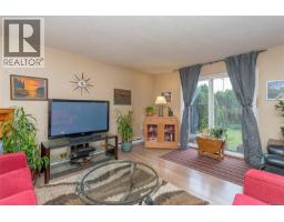Living room - 8 3208 Gibbins Rd, Duncan, BC V9L1G8 Photo 8