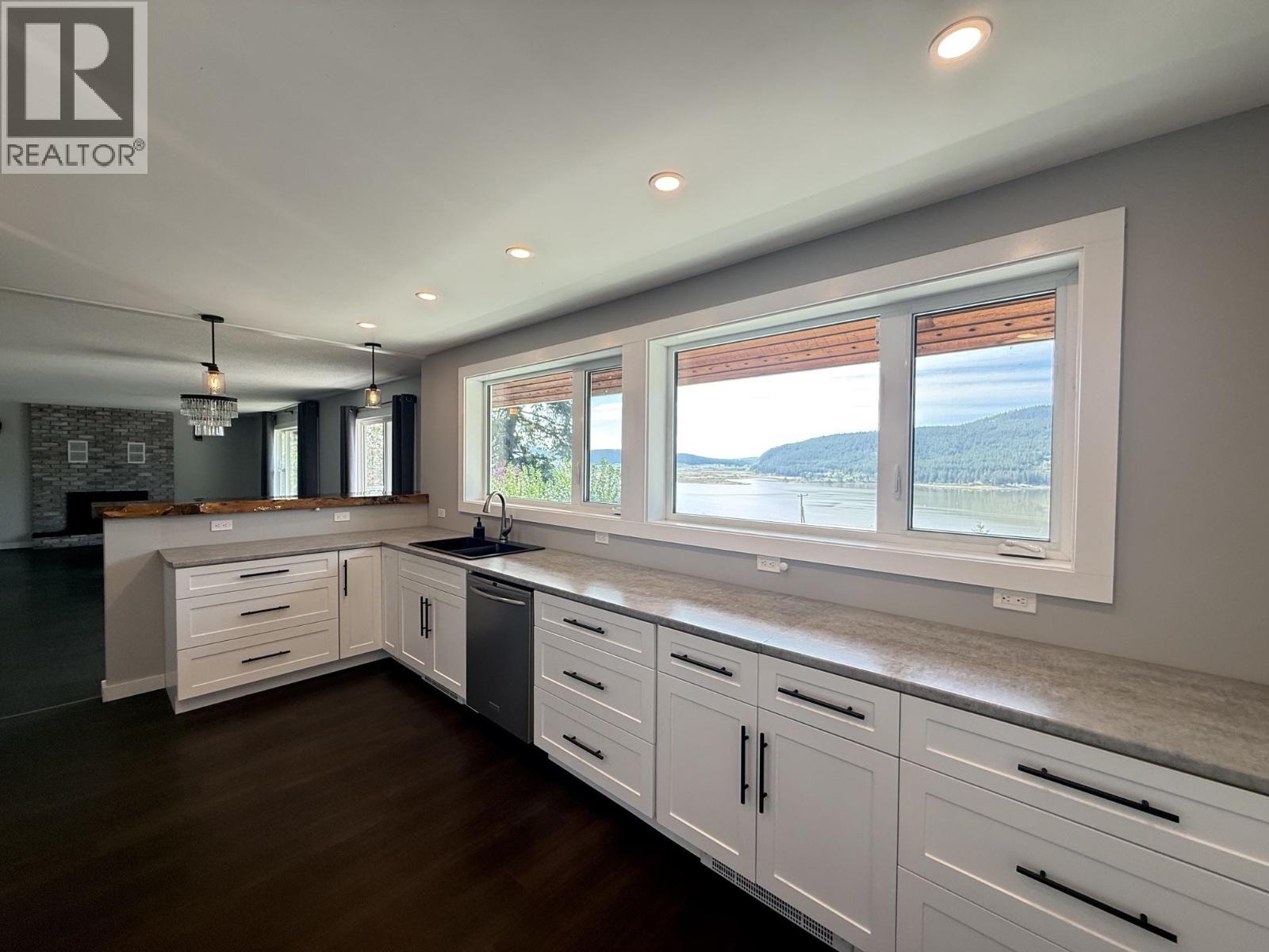 2412 BELLEVUE DRIVE - 5