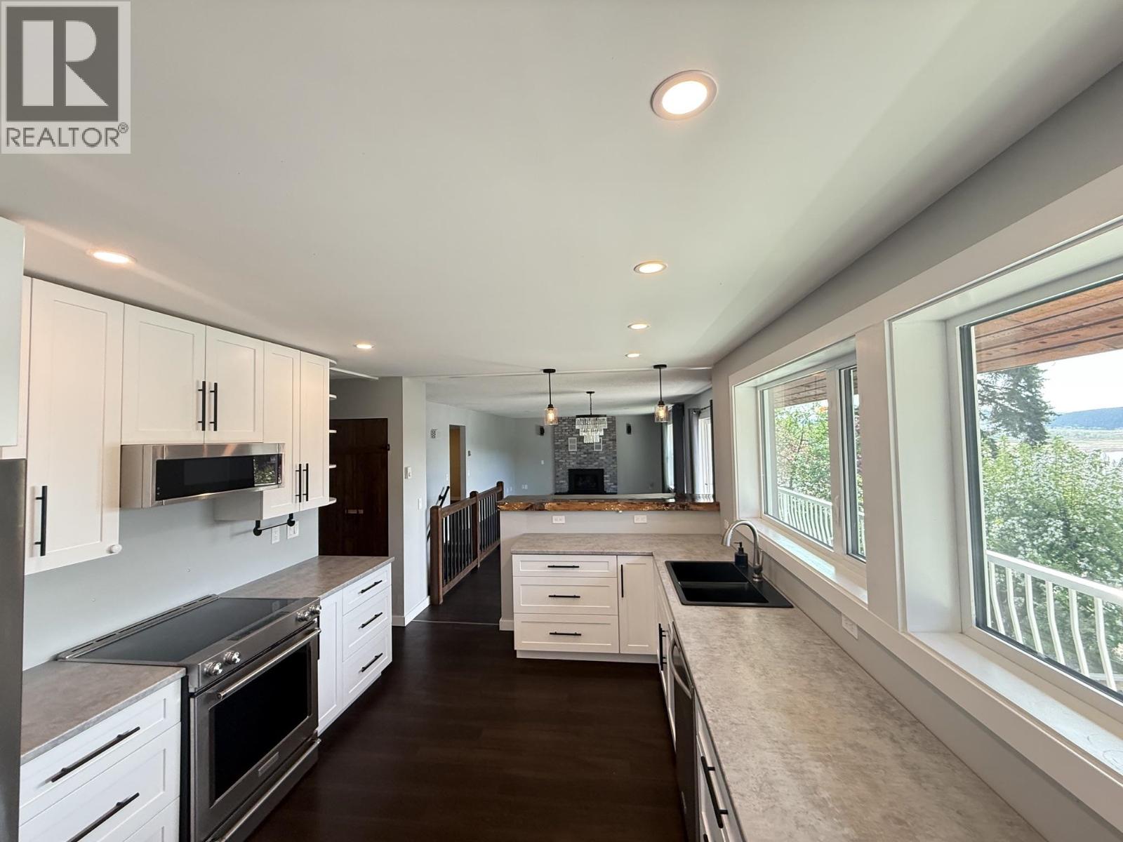 2412 BELLEVUE DRIVE - 6
