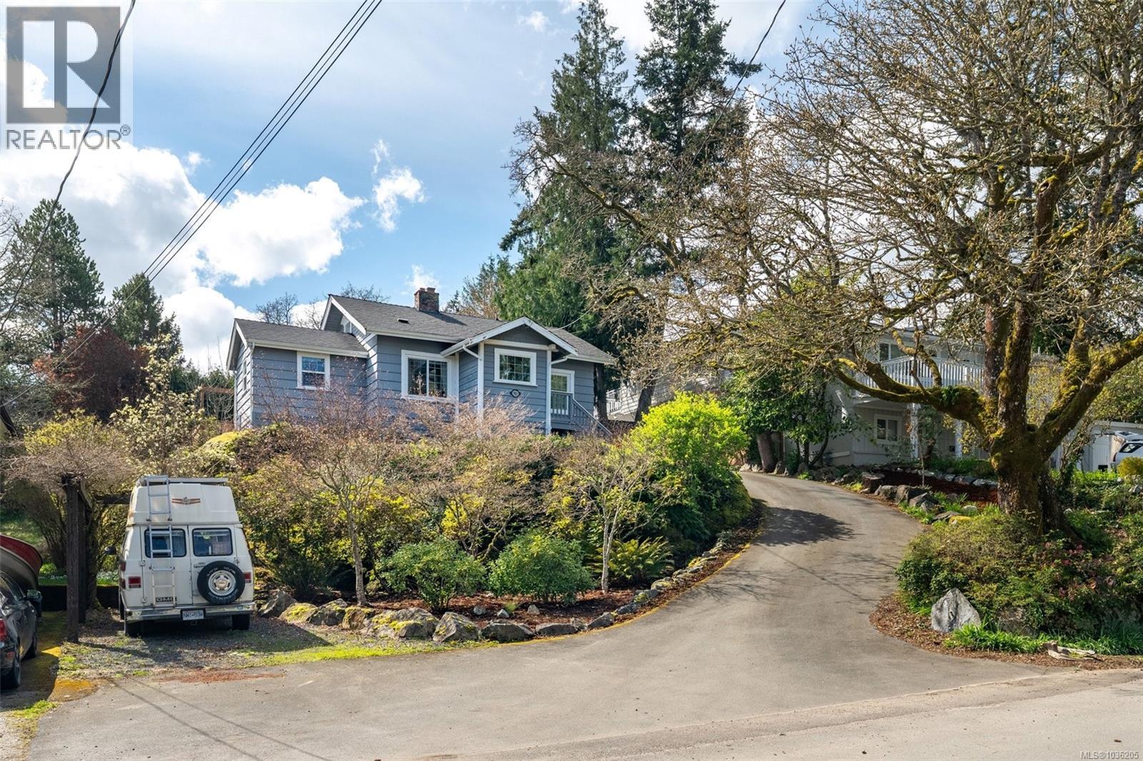  981 Violet Avenue, Saanich