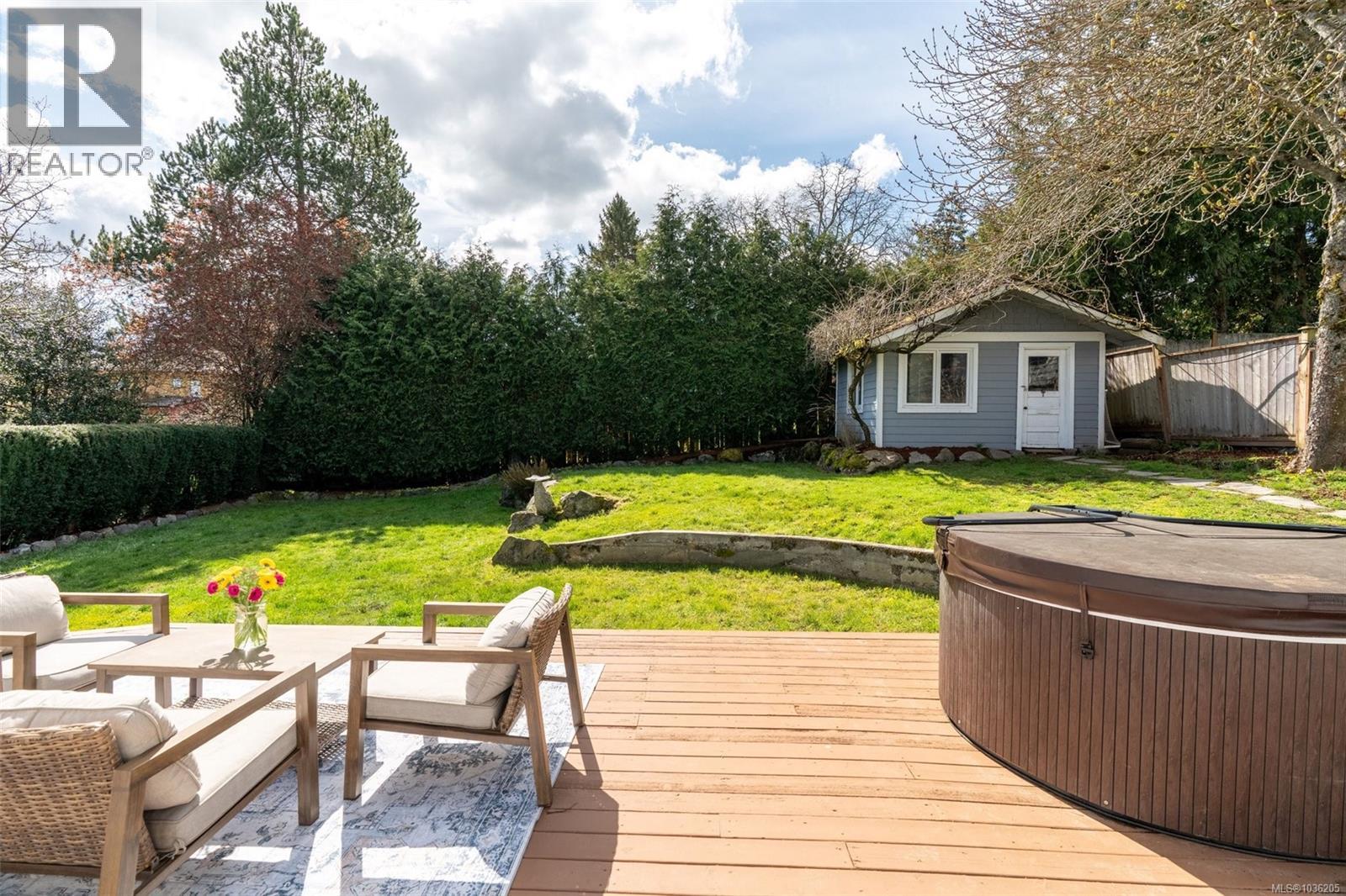  981 Violet Avenue, Saanich