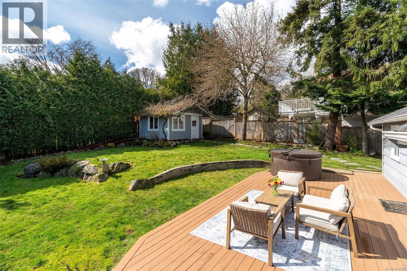  981 Violet Avenue, Saanich