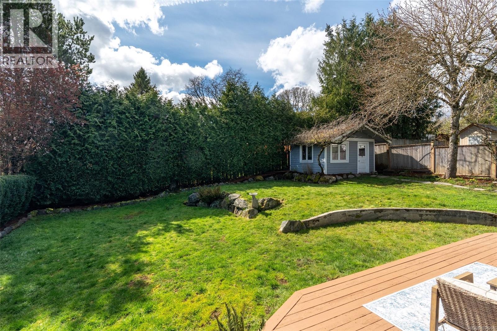  981 Violet Avenue, Saanich