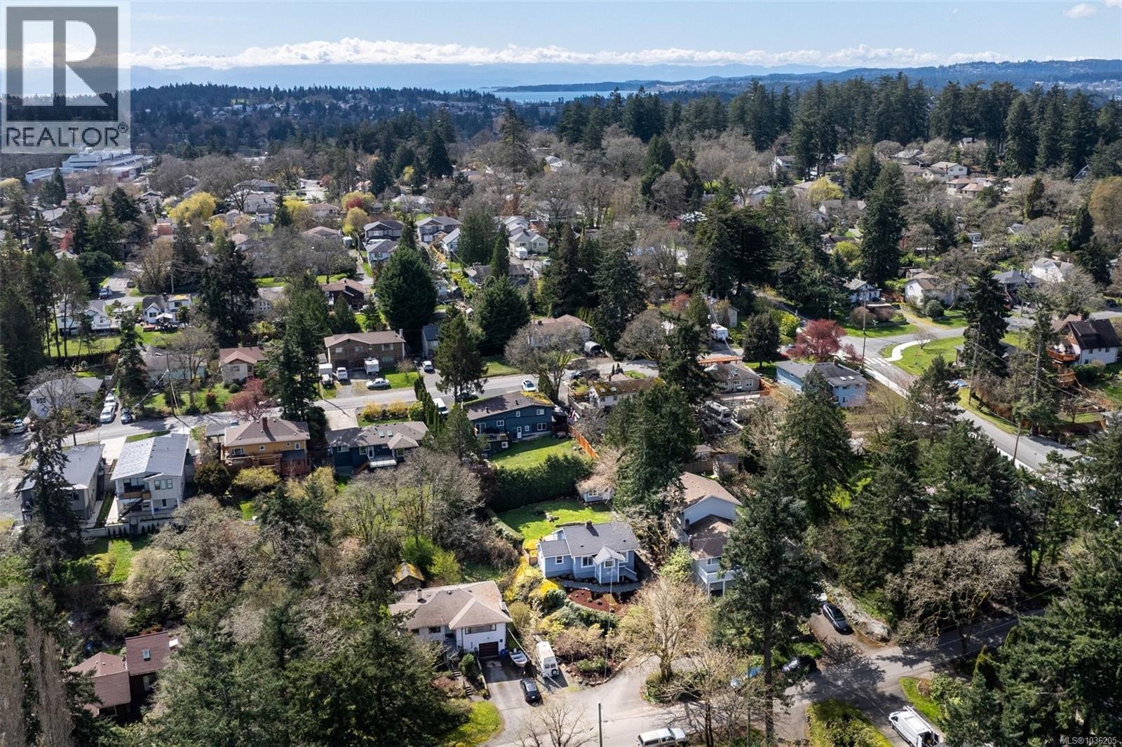  981 Violet Avenue, Saanich