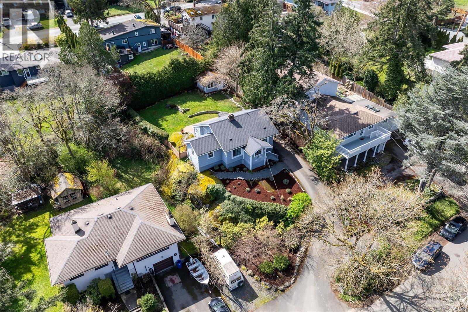  981 Violet Avenue, Saanich