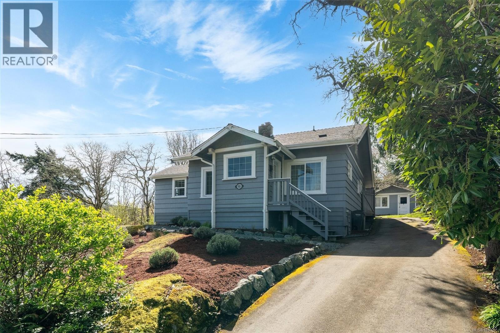  981 Violet Avenue, Saanich