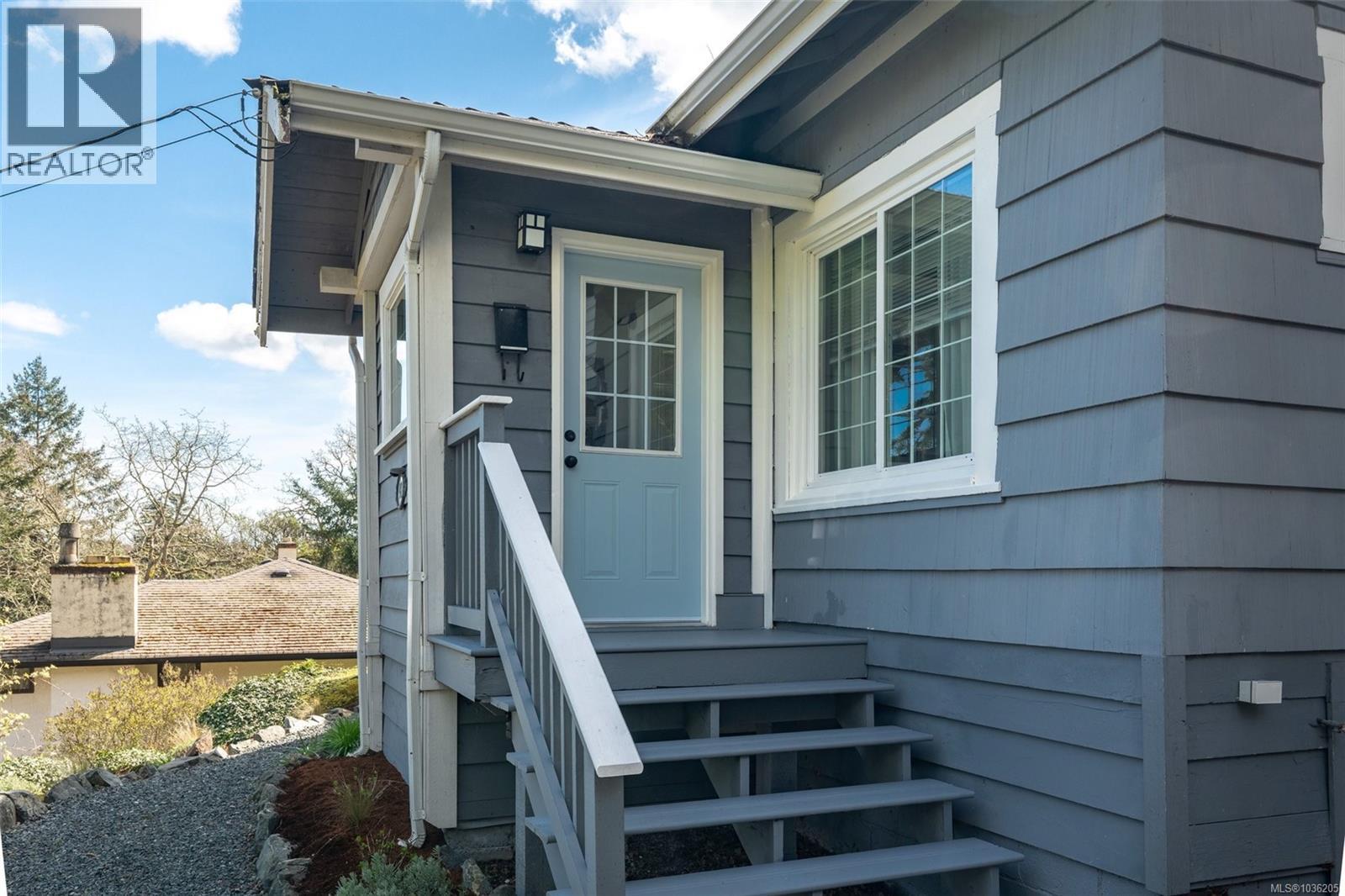  981 Violet Avenue, Saanich