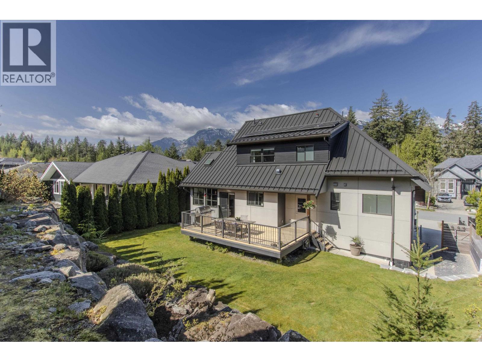 1007 JAY CRESCENT, Squamish