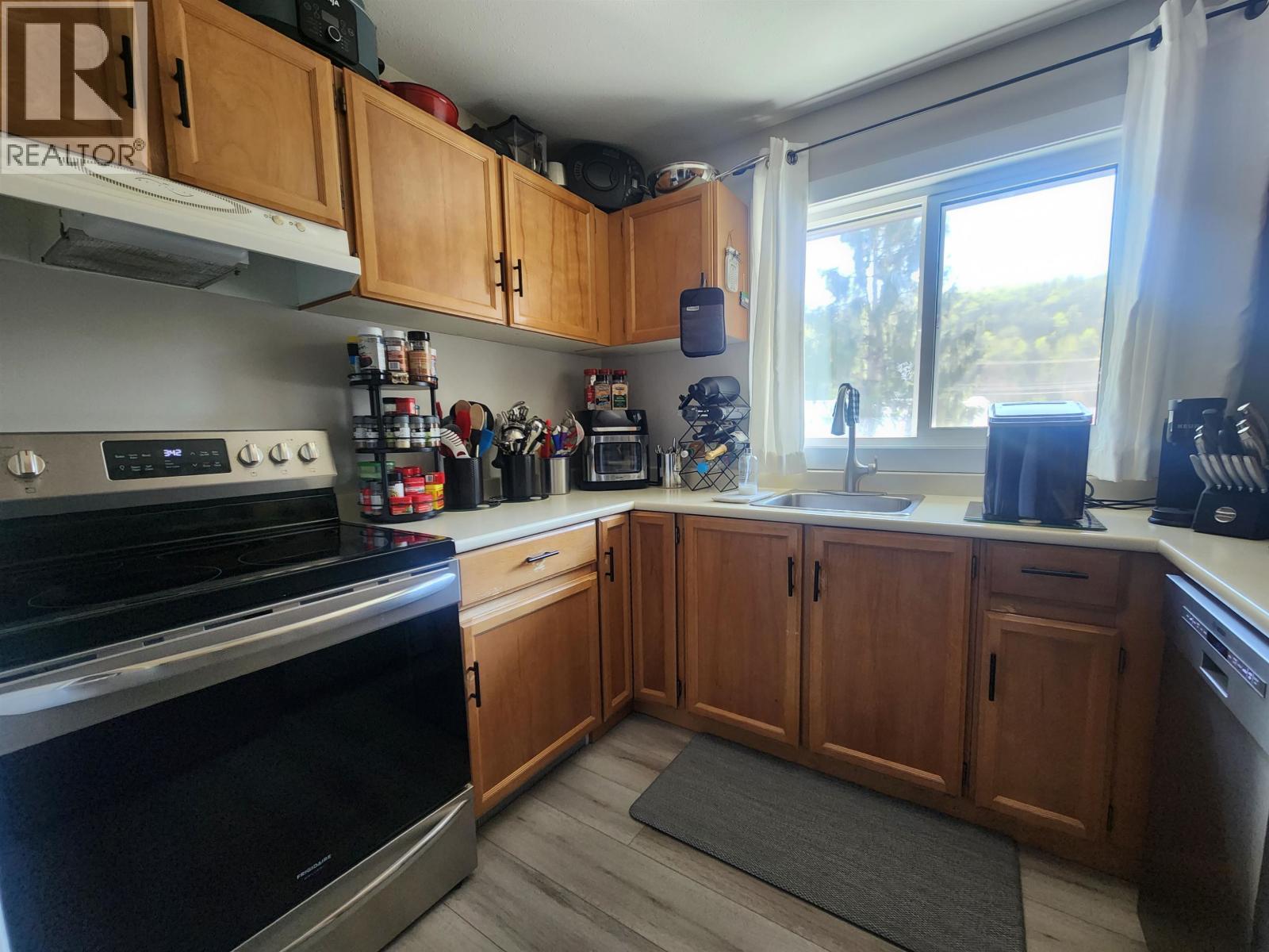 #202 3033 OSPIKA BOULEVARD - 11