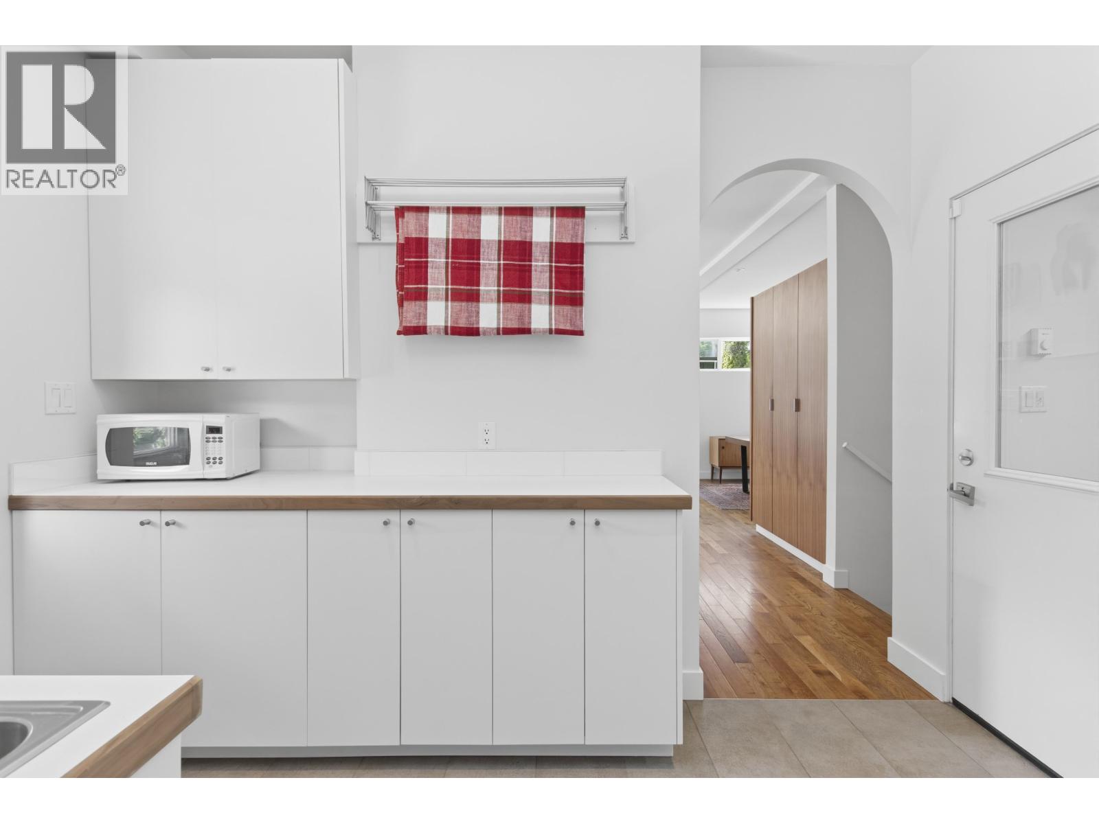 1007 JAY CRESCENT, Squamish
